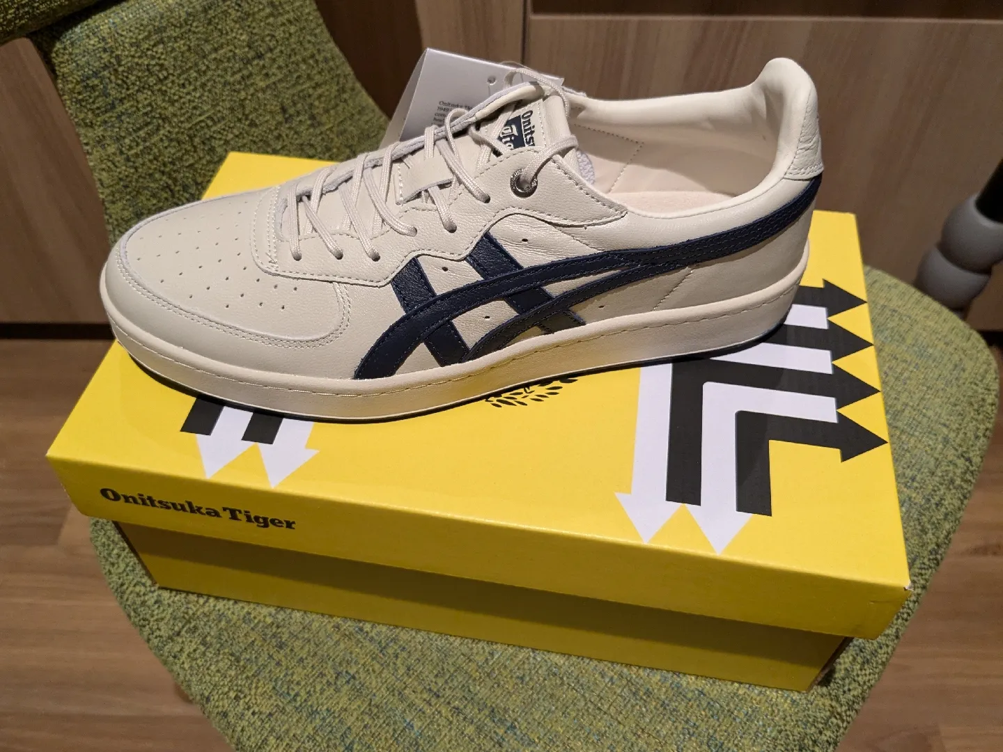 S 140 Onitsuka Tiger shoes in Osaka Gallery posted by savvysuitcase Lemon8