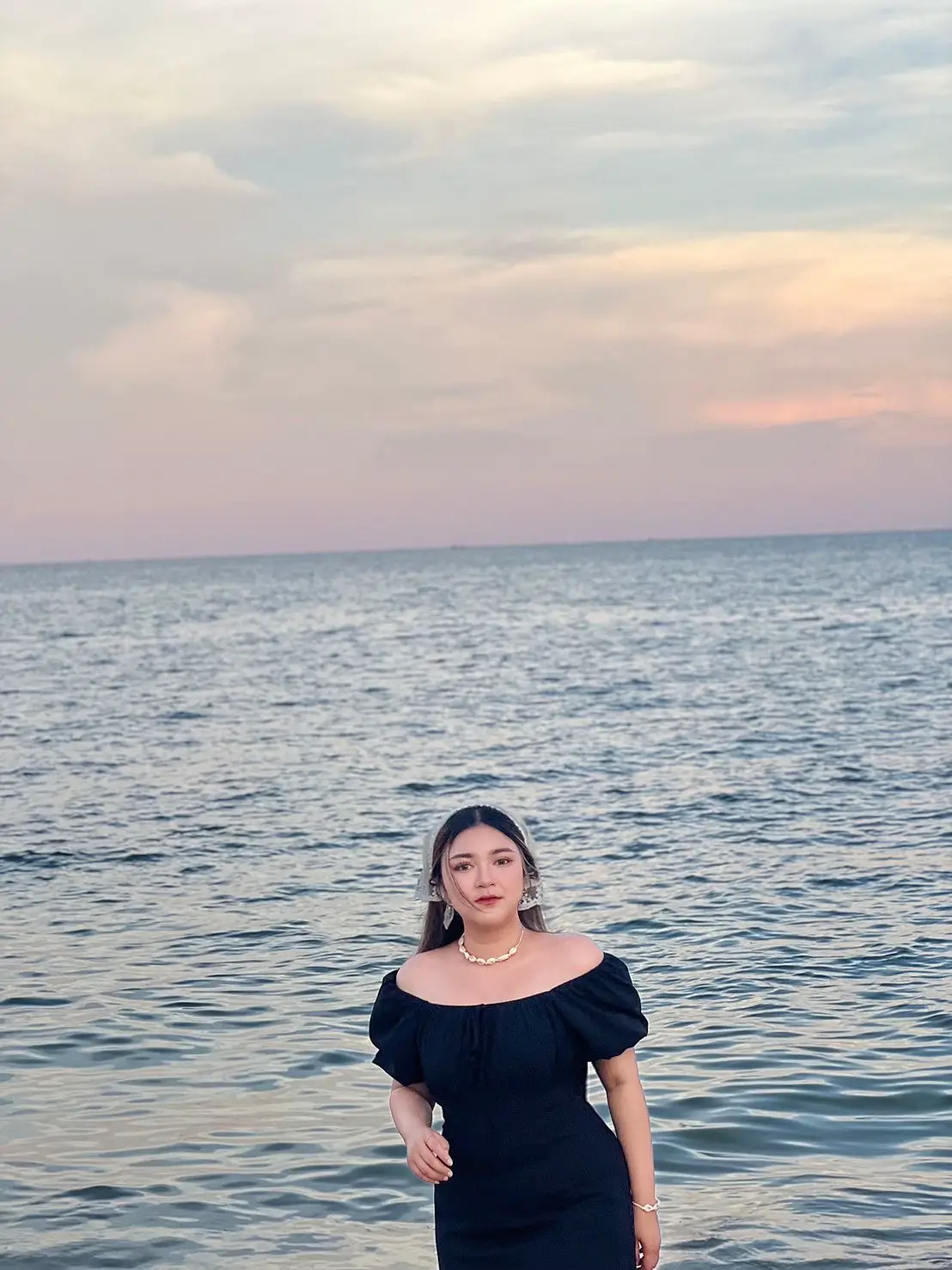 Share ideas, take pictures by the sea, plump girl edition. ✨ | Gallery  posted by Rawin B. | Lemon8