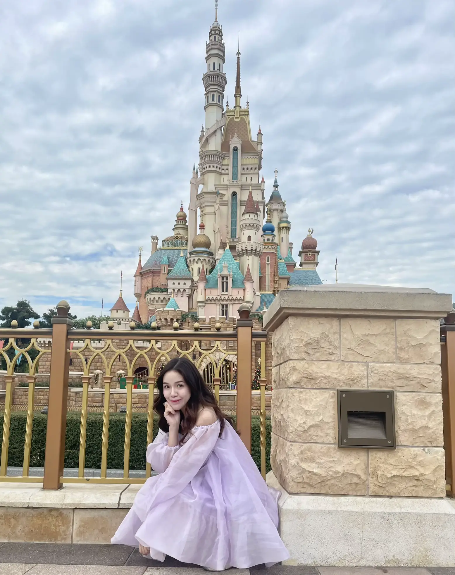 ✨ ディズニーランドにドレスアップ。 🏰👸🏼 | Btpandanusが投稿したフォトブック | Lemon8