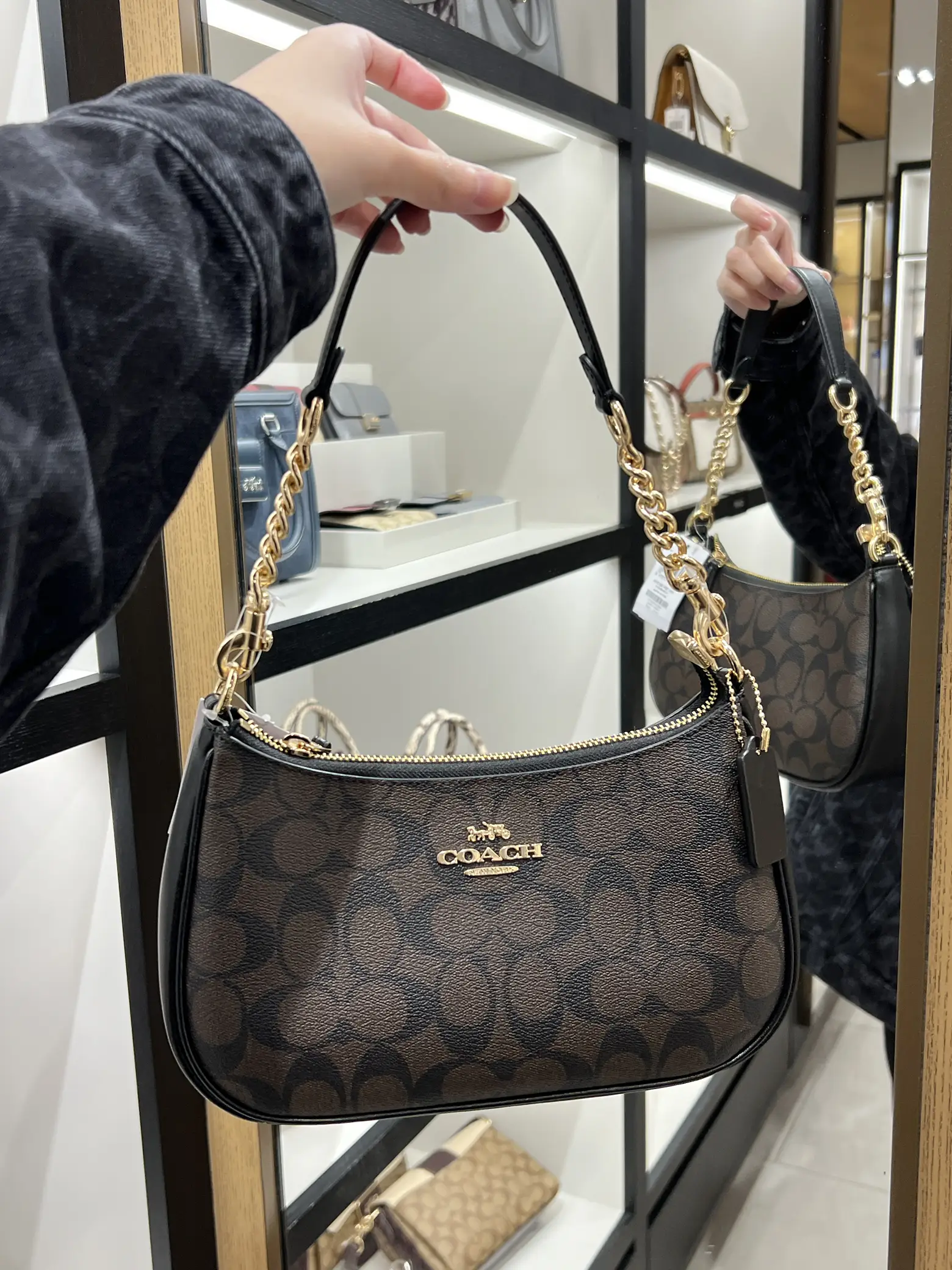 Coach teri shoulder bag🤎, Gallery posted by coachmeiwei