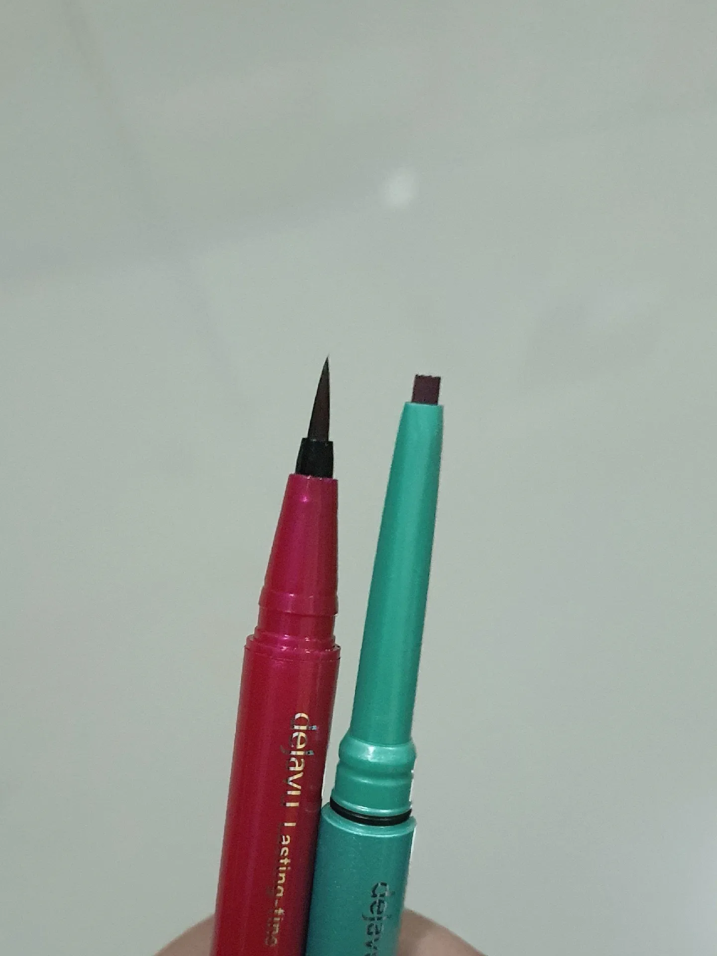 Dejavu eyeliner Made in Japan ชอบแบบไหน? แกลเลอรีที่โพสต์โดย ออยจิรี