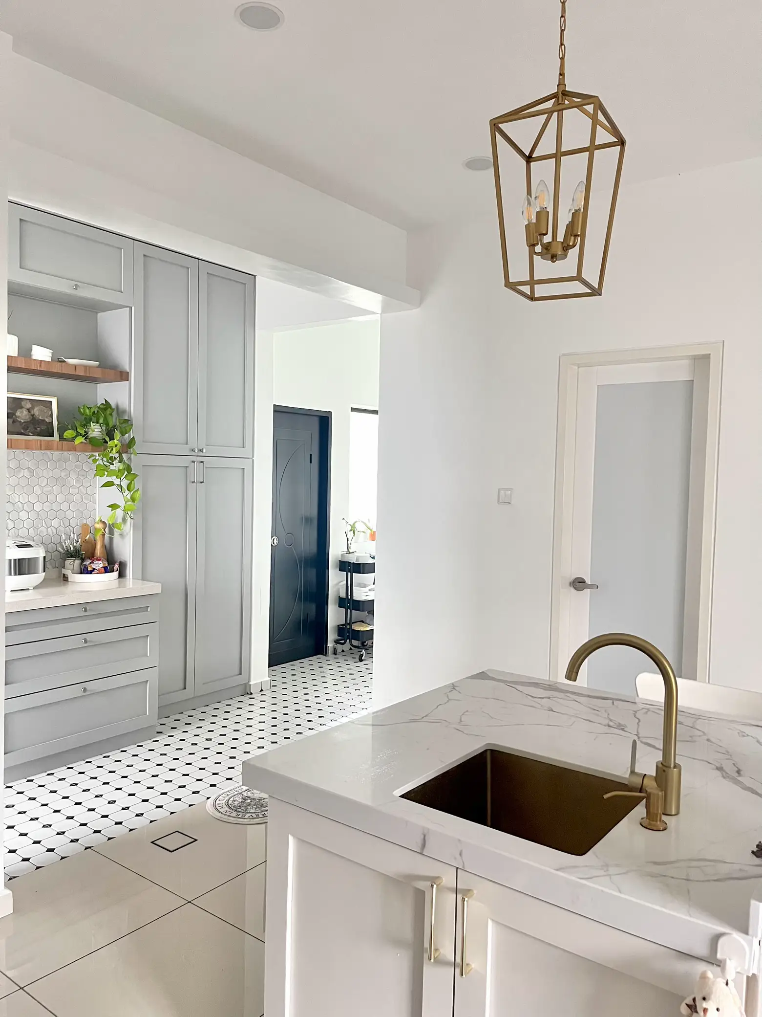 Warna Neutral Nampak “ Luas & Tenang “ Galeri disiarkan oleh Azuraa