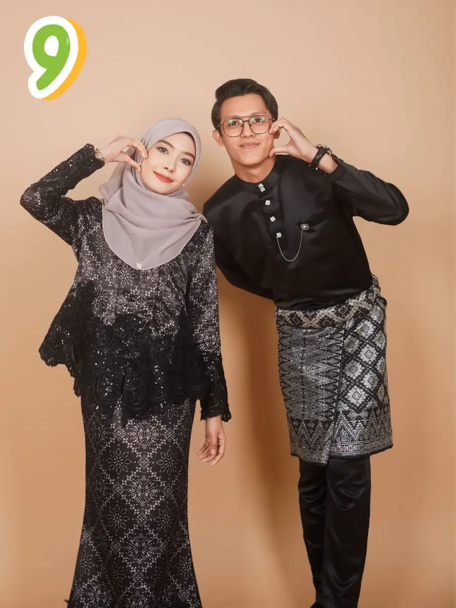 9 couple poses idea for Raya Studio Photoshoot! 🌙 | Galeri diposting ...