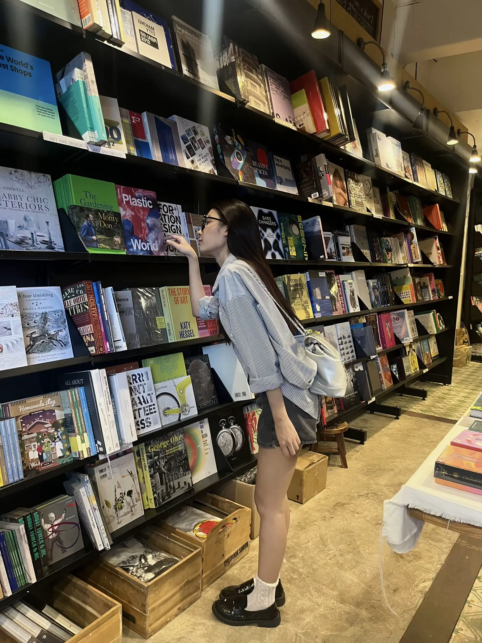 Ideas Post Pose Photo Bookstore | Gallery posted by Eugene | Lemon8