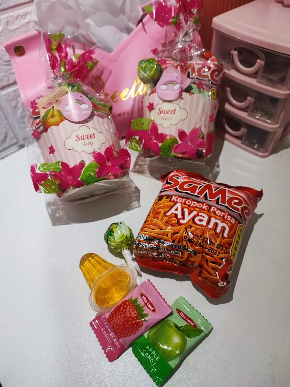 Chocolate Bouqet Murah Harga Bajet RM10, Food & Drinks, Gift Baskets &  Hampers on Carousell