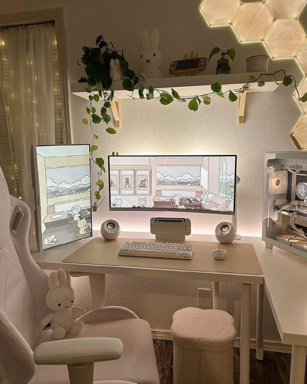 จัดโต๊ะคอม โทนมินิมอล 🫶 | แกลเลอรีที่โพสต์โดย คิ้วยักษ์ | Lemon8