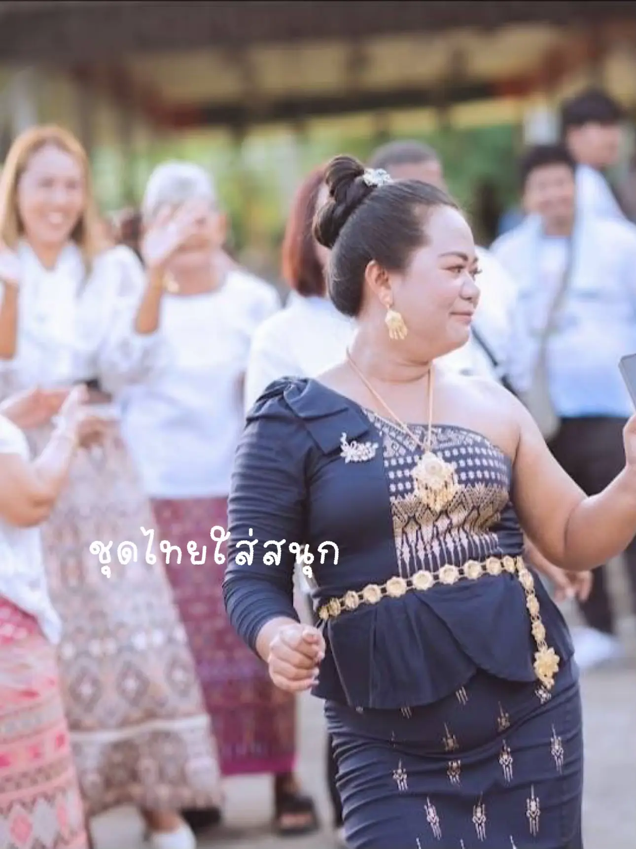 タイのドレスは柔軟で、踊ることができ、楽しく、美しいです。 | อ้อยชุดไทยが投稿したフォトブック | Lemon8