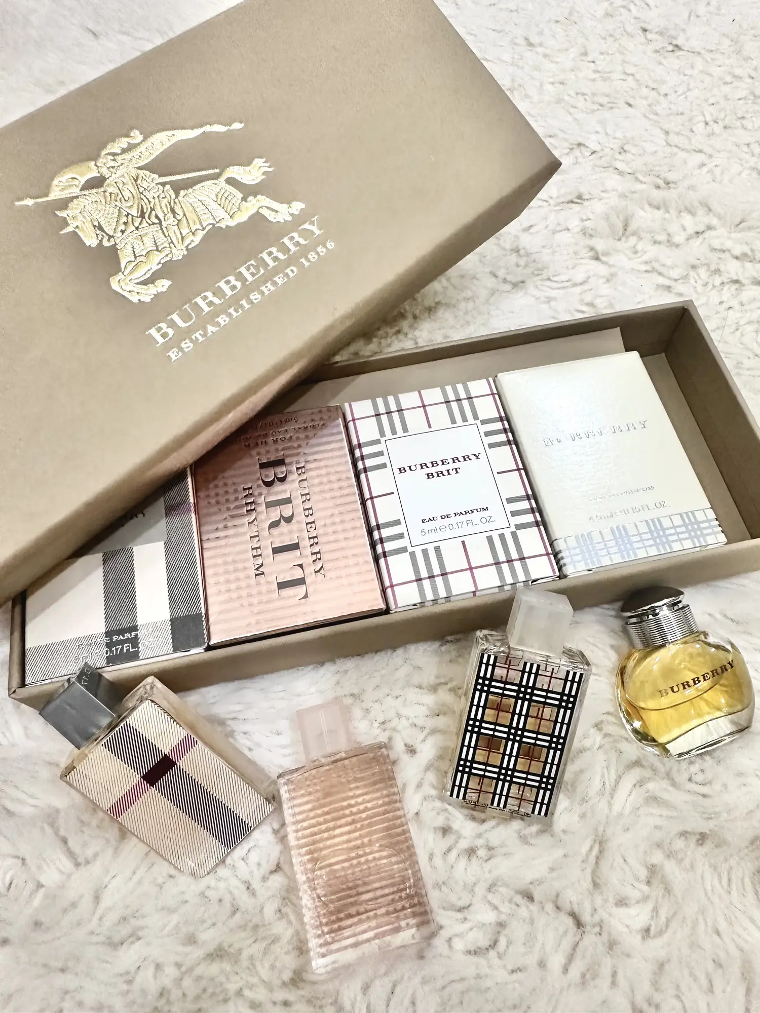 Burberry miniature best sale perfume set