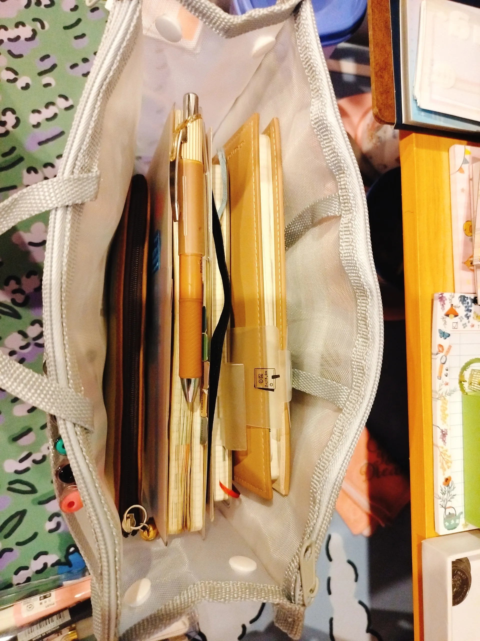 Daiso organized bag Gallery posted by spellsofwitch Lemon8