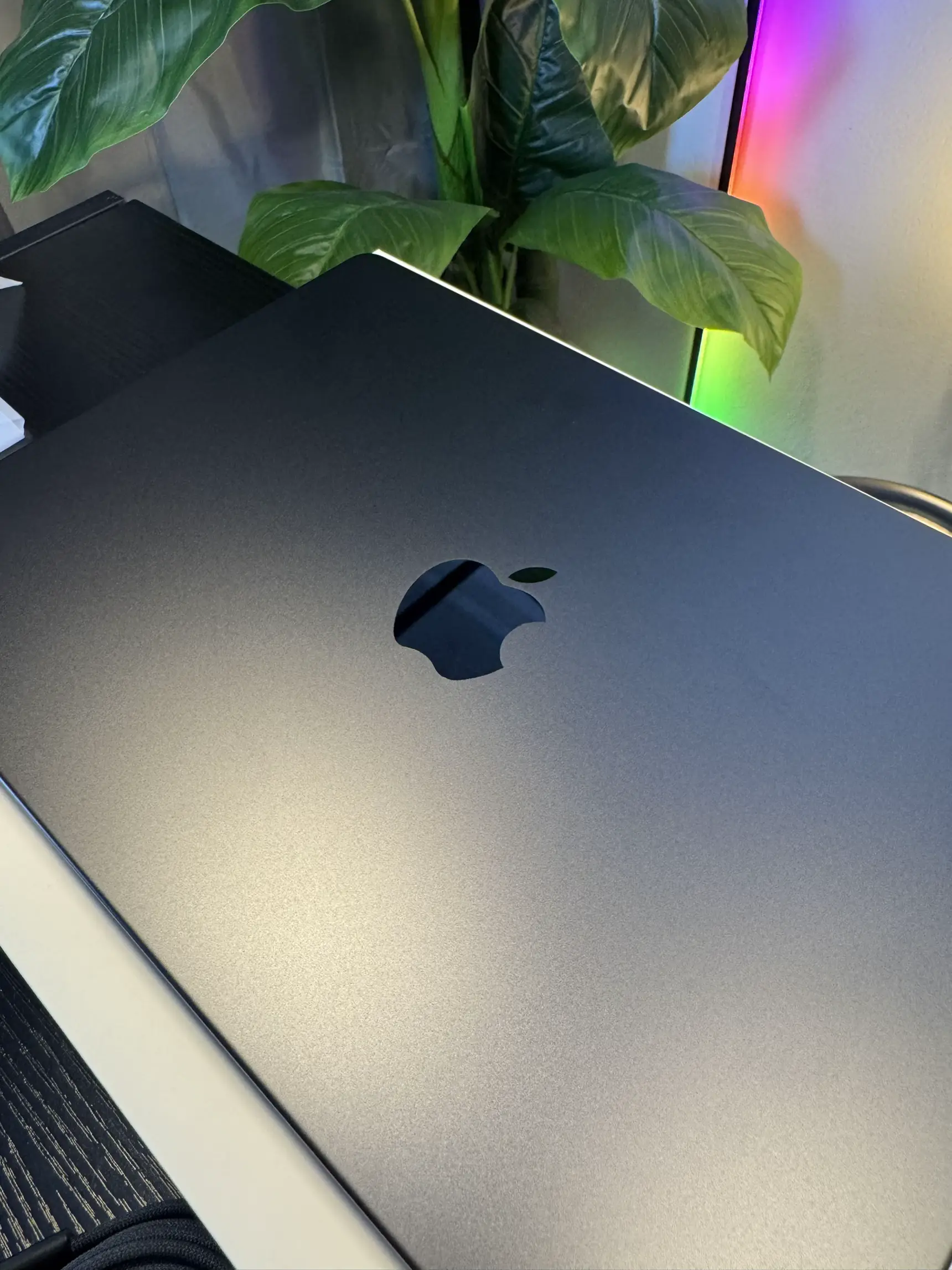 New! Apple Macbook Pro 14 inch Apple M3 Pro | แกลเลอรีที่โพสต์โดย STEEL ...