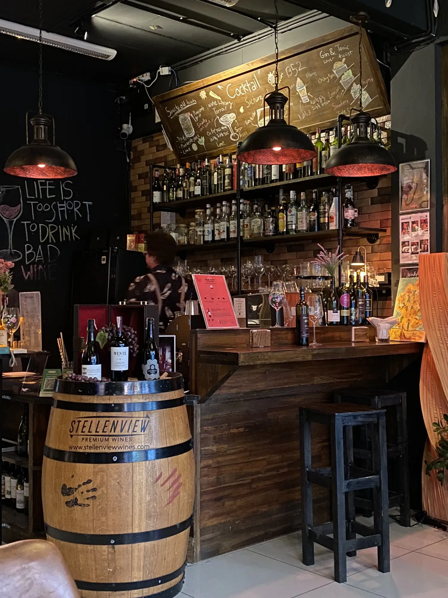 WINE LIBRARY SRIRACHA 🍷 แกลเลอรีที่โพสต์โดย Nachayada C Lemon8