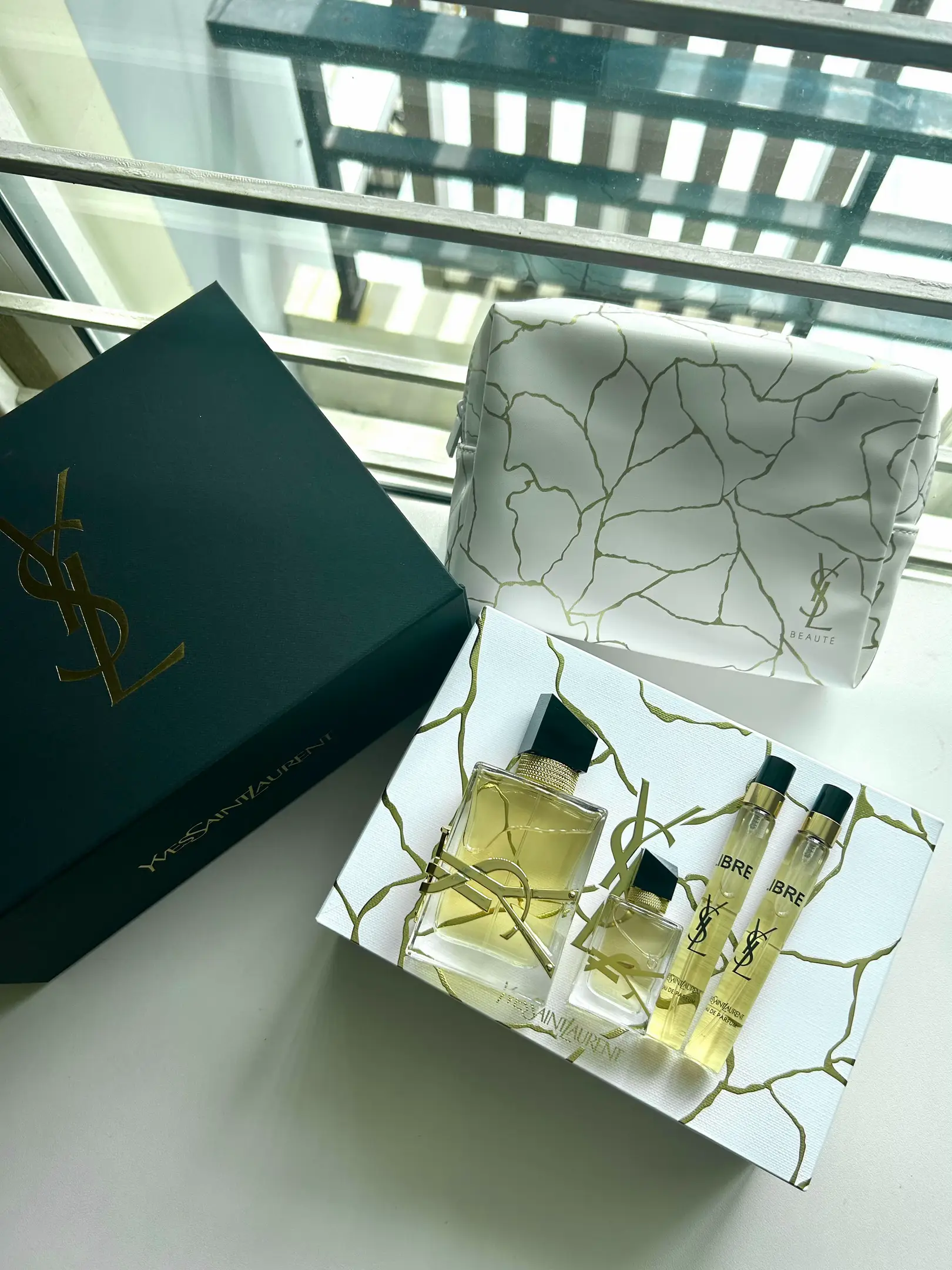 ป้ายยาน้ำหอม YSL holiday set ที่คุ้มที่สุดในตอนนี้!!! แกลเลอรีที่