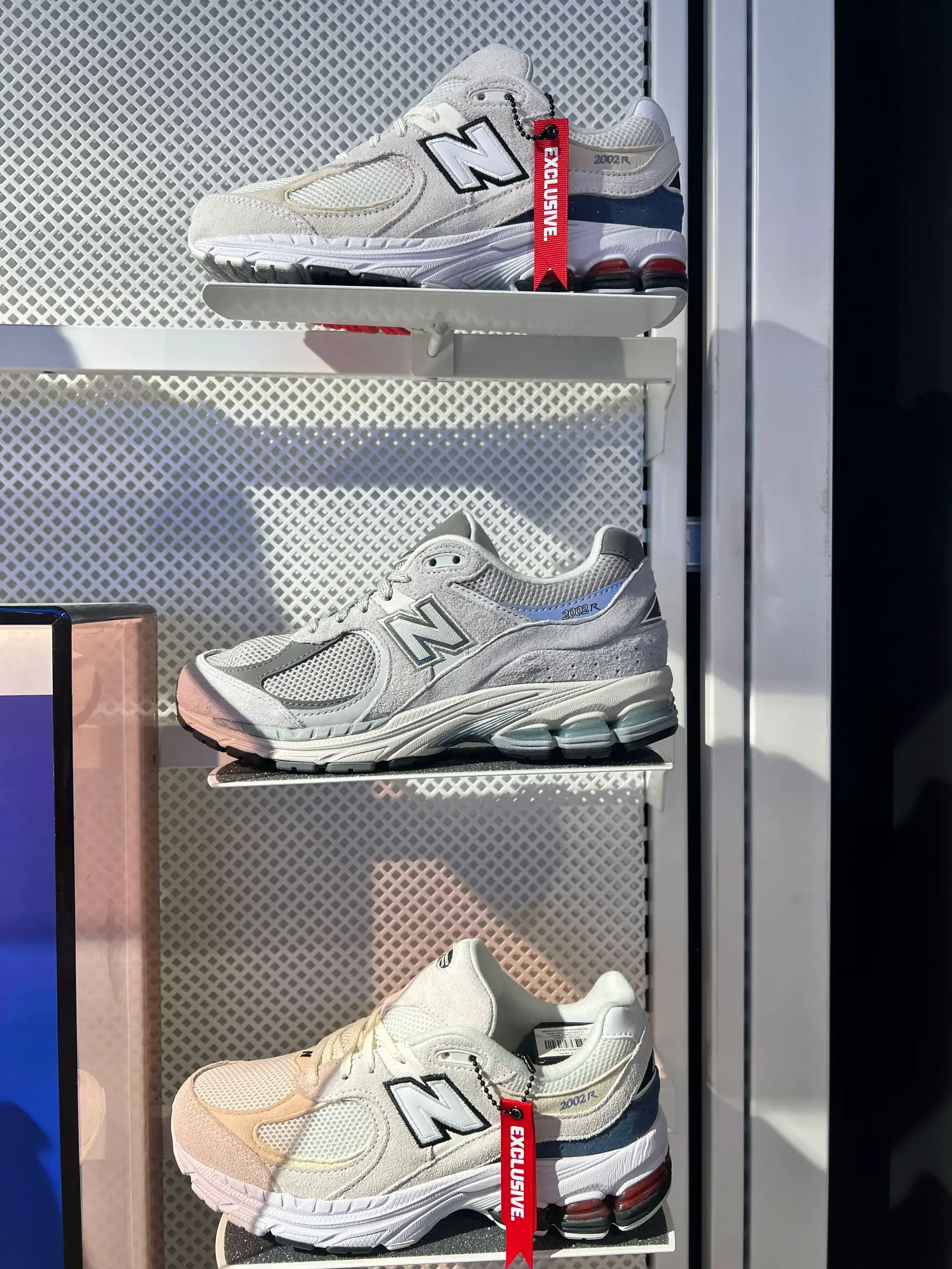 New Balance 530 คู่แรกในชีวิต จาก Foot Locker แกลเลอรีที่โพสต์โดย ︎ 𝘱𝘳𝘰𝘶𝘥𝘬𝘦𝘢𝘸 Lemon8