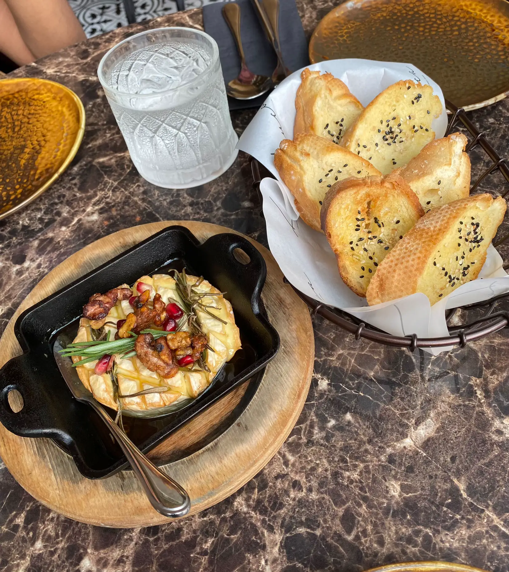 A Casual Dining Restaurant You Must Try! Bộ sưu tập do Tasha B. đăng