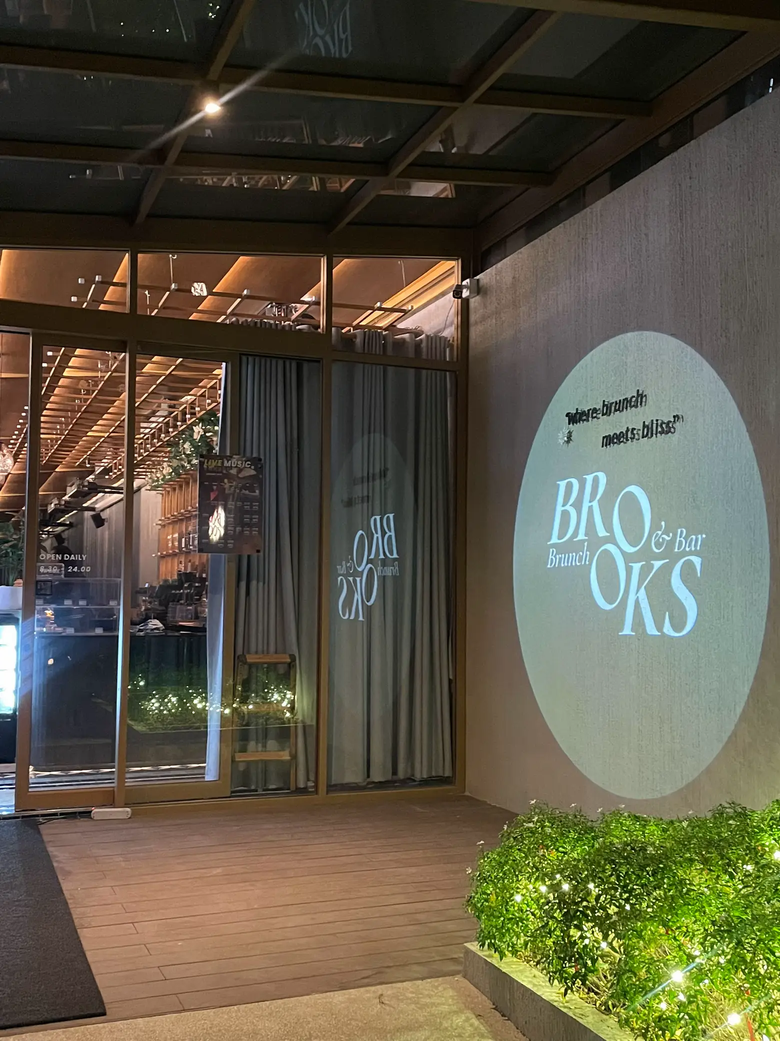 Brooks Brunch&Bar🍷 | Brithday Dinner | แกลเลอรีที่โพสต์โดย 𝒑𝒂𝒌𝒘𝒂𝒏 | Lemon8