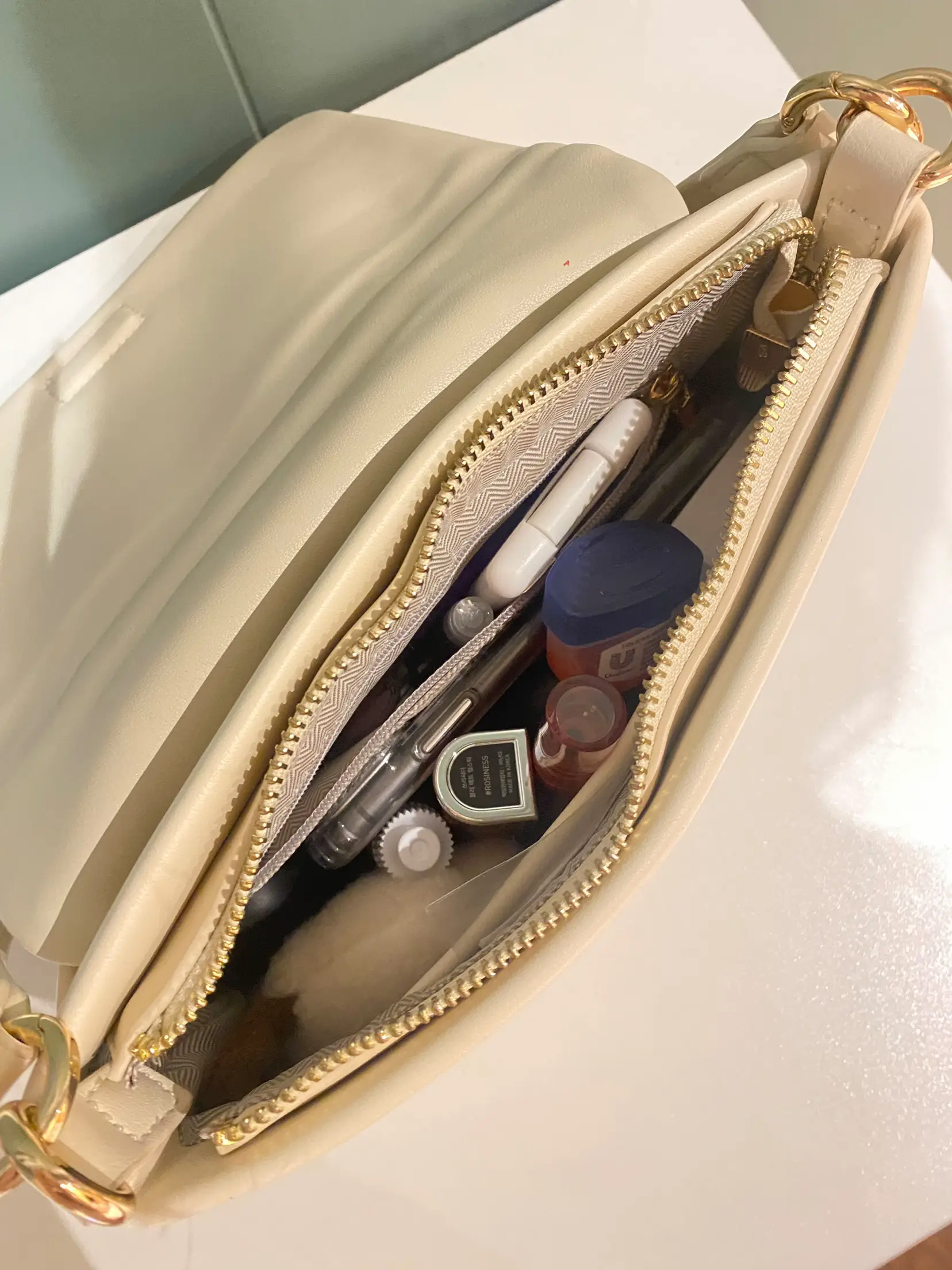 Contents 🧼, What's In My Bag