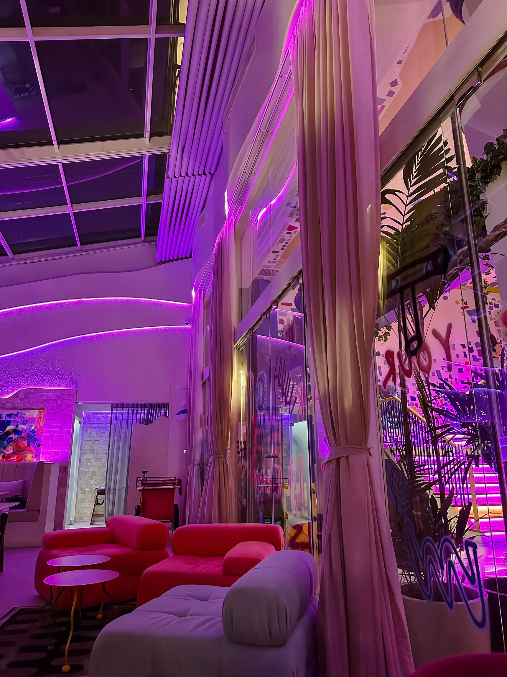 CHI Art Series Hotel โรงแรมที่เต็มไปด้วยศิลปะ🌈🎨 แกลเลอรีที่โพสต์โดย