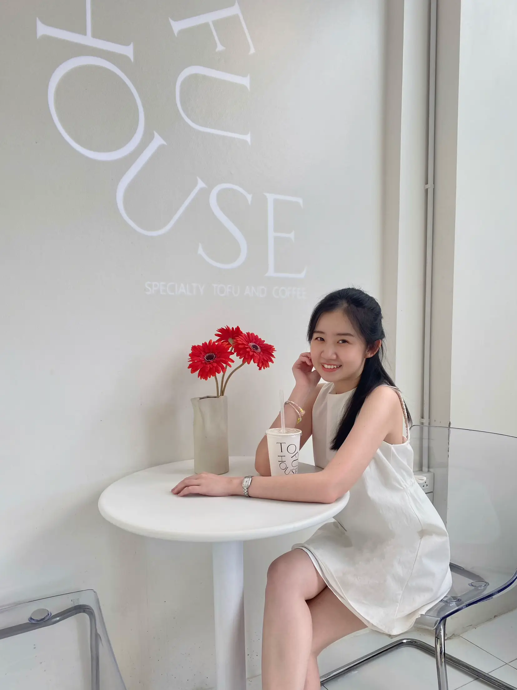 คาเฟ่น้ำเต้าหู้ มินิมอลสุดๆ 🍞🥛 TOFU HOUSE Bangsaen แกลเลอรีที่โพสต์