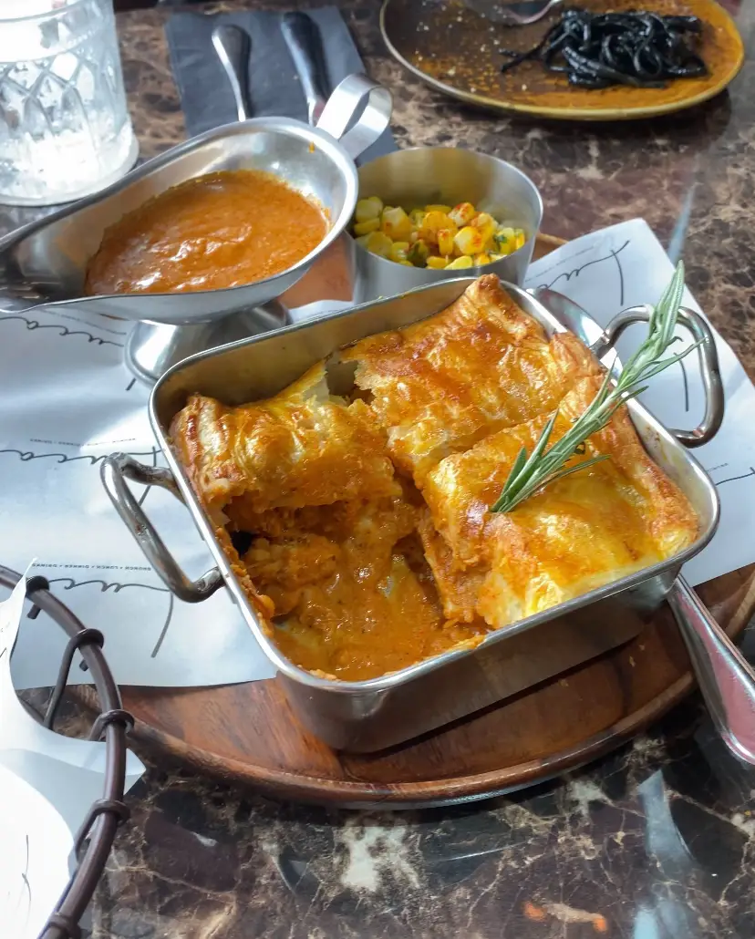 A Casual Dining Restaurant You Must Try! Bộ sưu tập do Tasha B. đăng