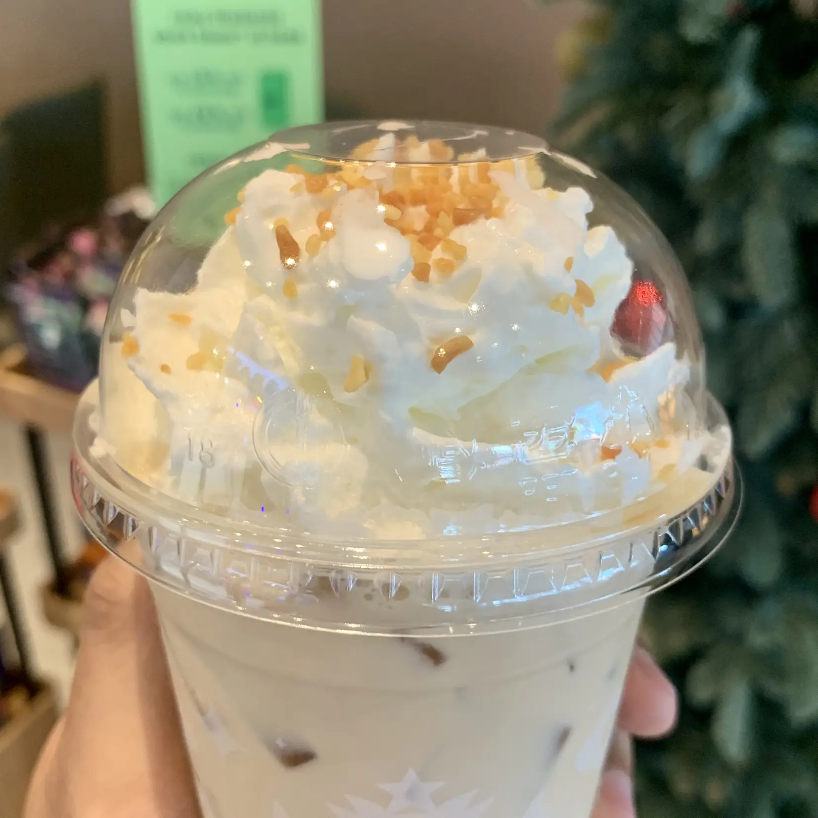 นัมเบอร์วันในใจช่วงคริสต์มาสเลย 𝐓𝐨𝐟𝐟𝐞𝐞 𝐍𝐮𝐭 𝐂𝐫𝐮𝐧𝐜𝐡 𝐋𝐚𝐭𝐭𝐞 แกลเลอรีที่