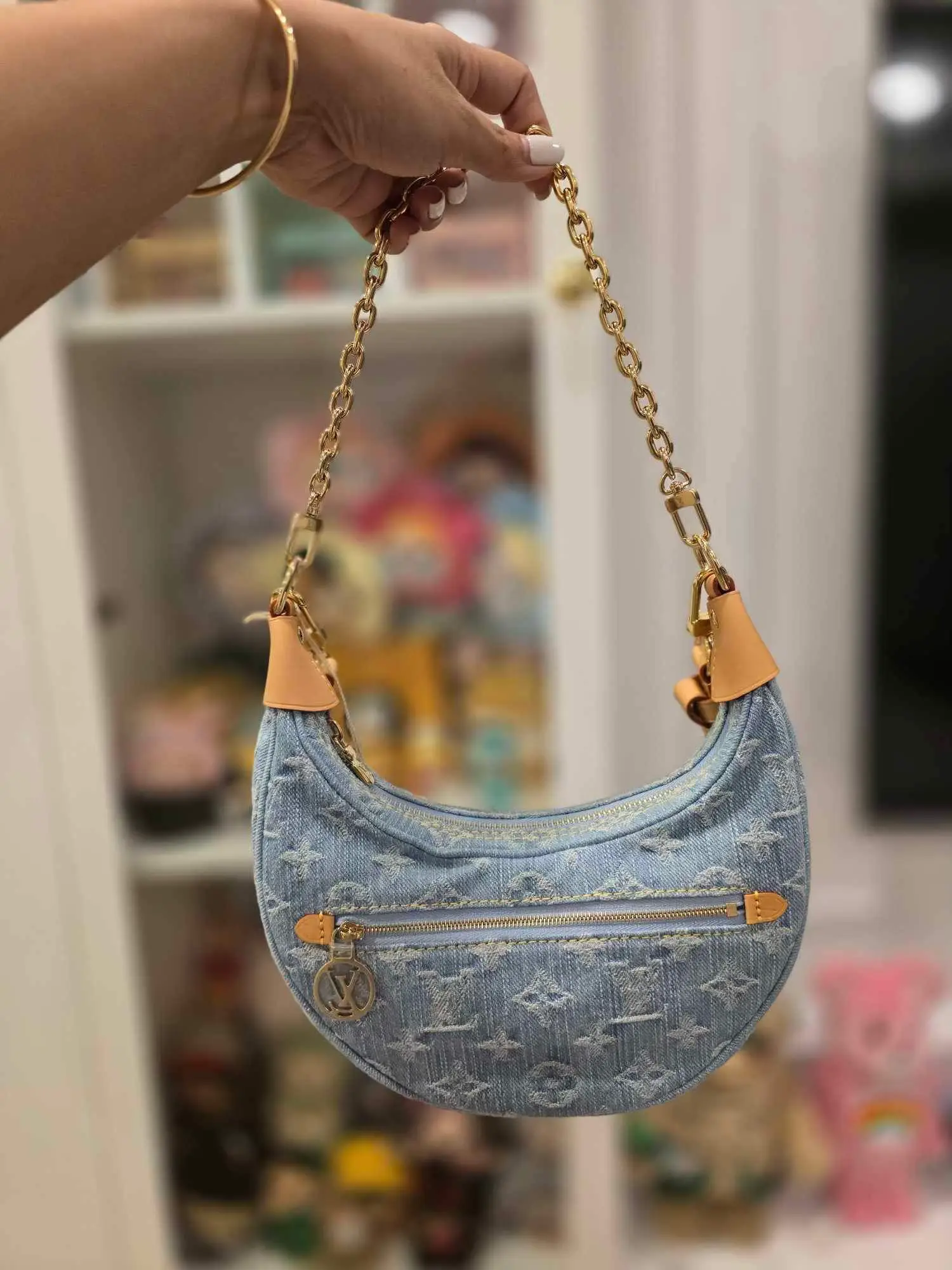 รีวิว กระเป๋า LV LOOP | แกลเลอรีที่โพสต์โดย N.R | Lemon8