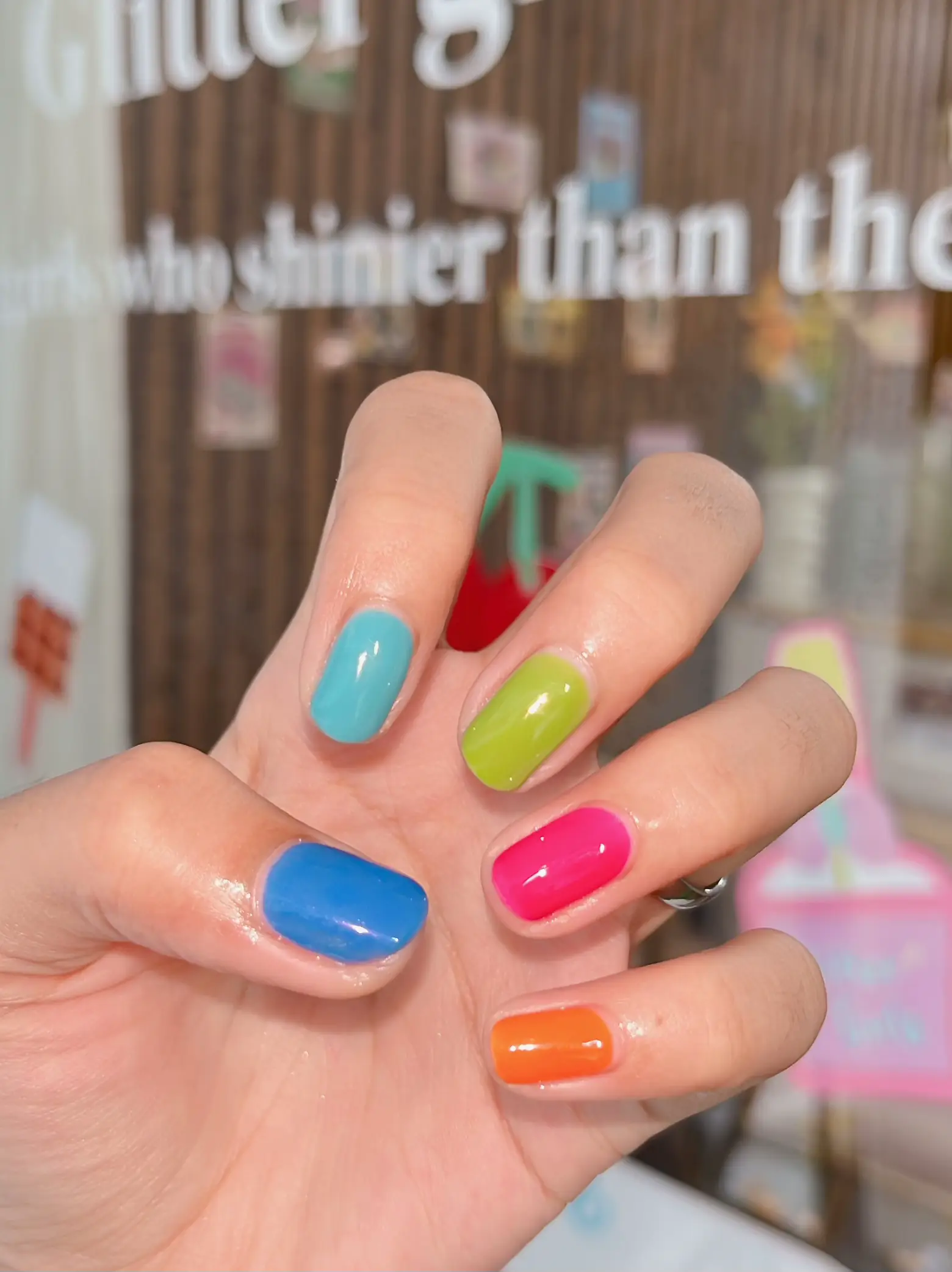 明るいネイルのアイデアは夏をゲット🌈💅🏼✨ | Planinalininが投稿したフォトブック | Lemon8