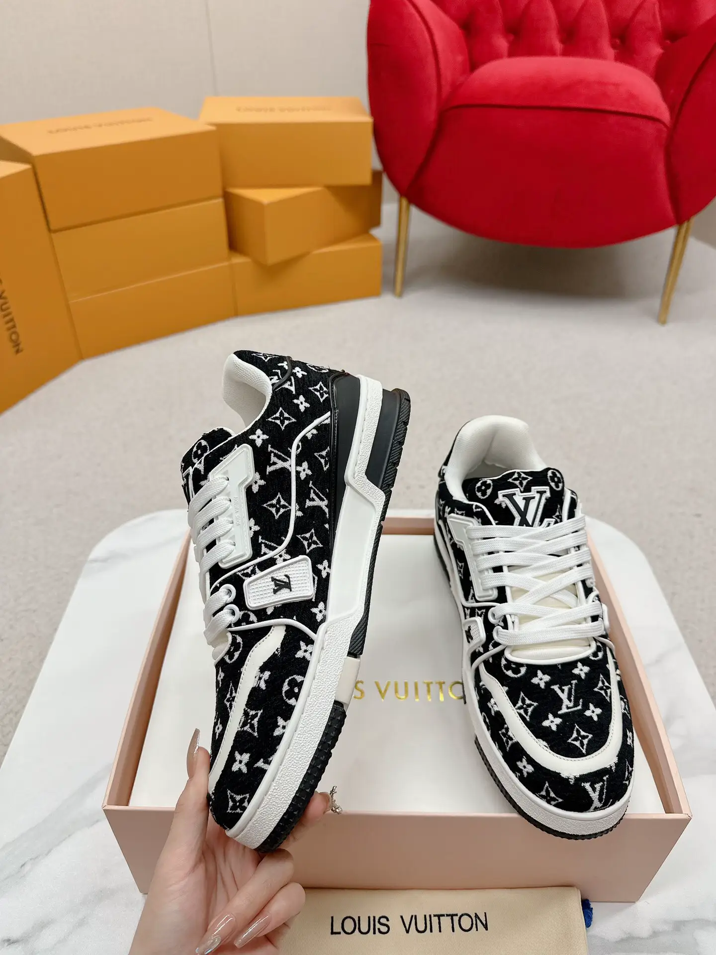 Best Chunky Sneaker! Louis Vuitton LV Trainer Maxi White (Review) + ON FOOT  