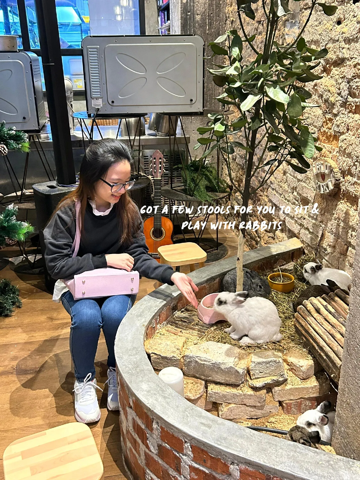 Hidden Gem ☕Cafe Near Pasar Seni With 🐇Bunnies Galeri disiarkan oleh