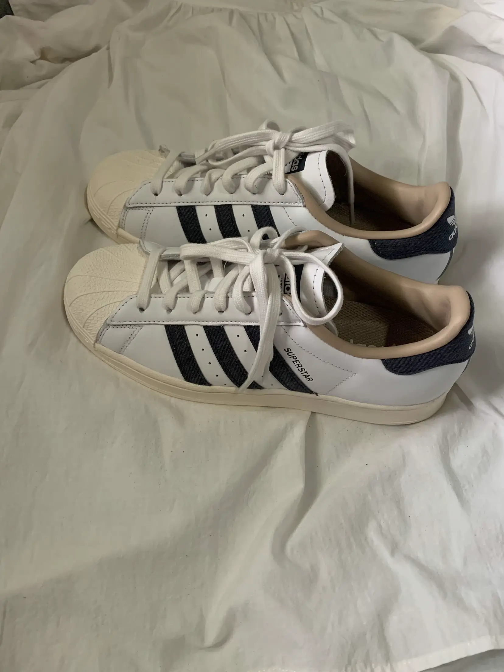 รองเท้า adidas Superstar สีขาว ผู้ชาย | แกลเลอรีที่โพสต์โดย Rabbit 97 ...
