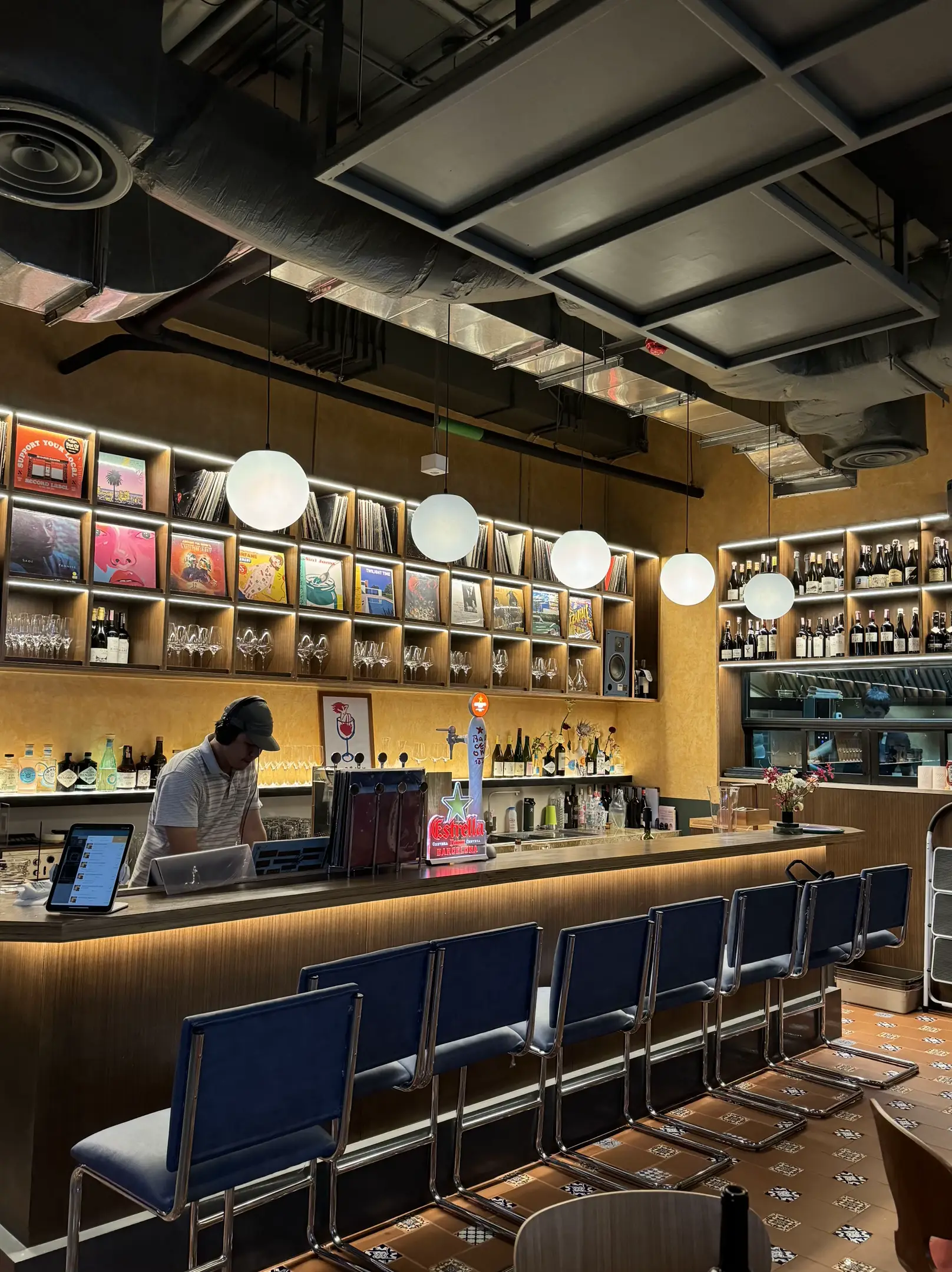 Vinyl&Wine ร้านไวน์ไวบ์ดีย่านกลางเมือง🍾💥 | แกลเลอรีที่โพสต์โดย phatthas ...