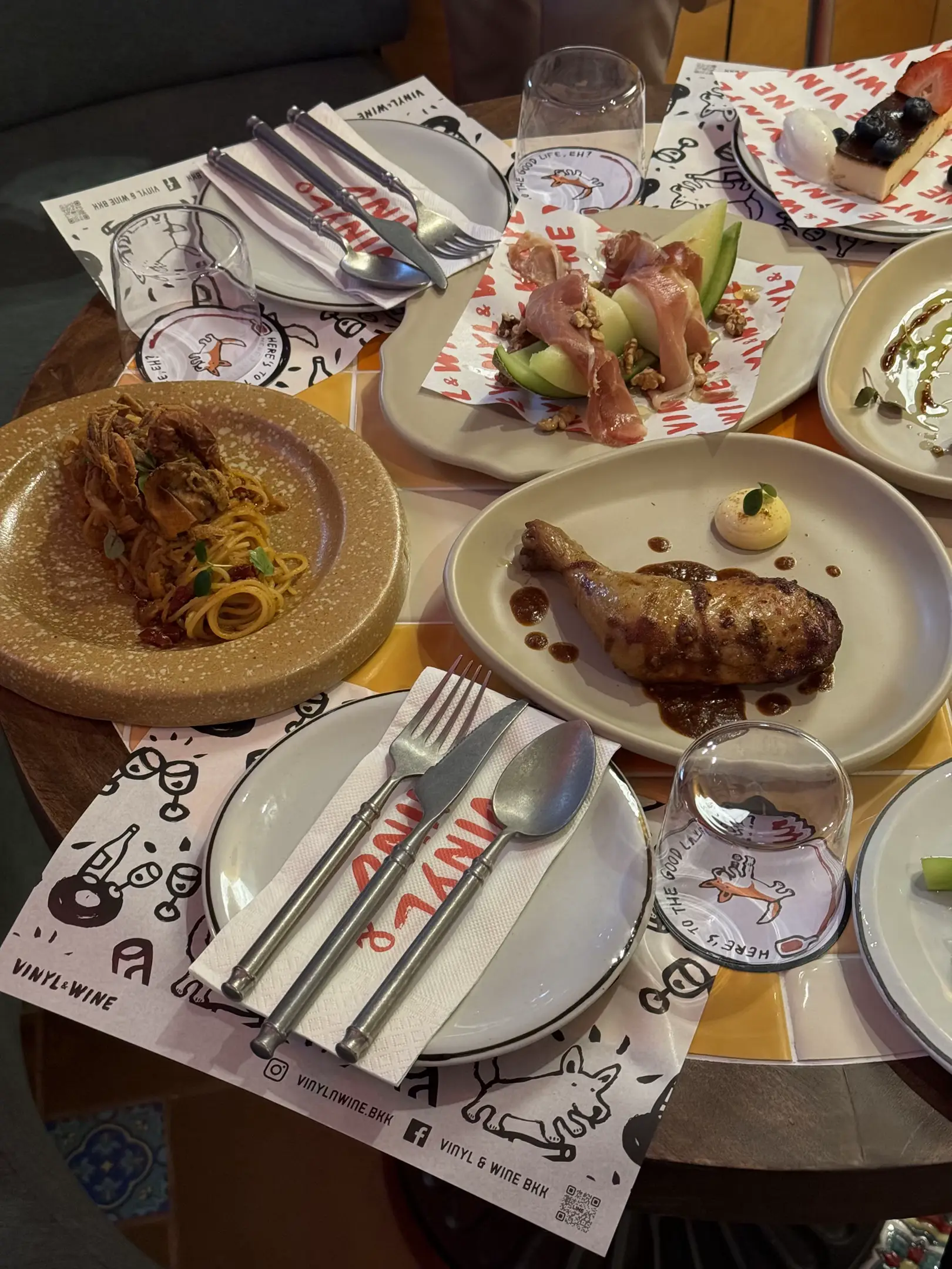 Vinyl&Wine ร้านไวน์ไวบ์ดีย่านกลางเมือง🍾💥 | แกลเลอรีที่โพสต์โดย phatthas ...