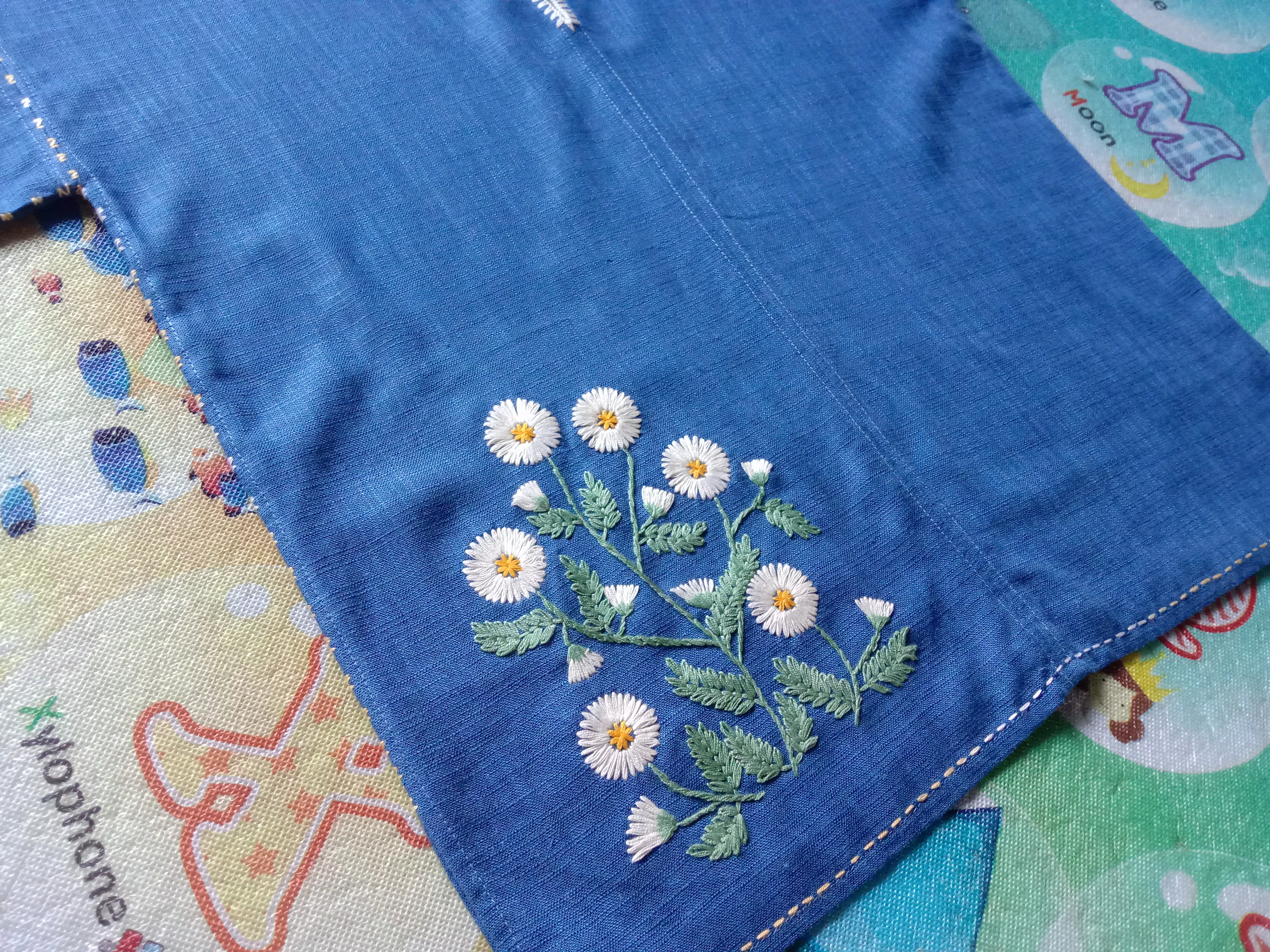 三つの色で刺繍された花 | Cheasorが投稿したフォトブック | Lemon8