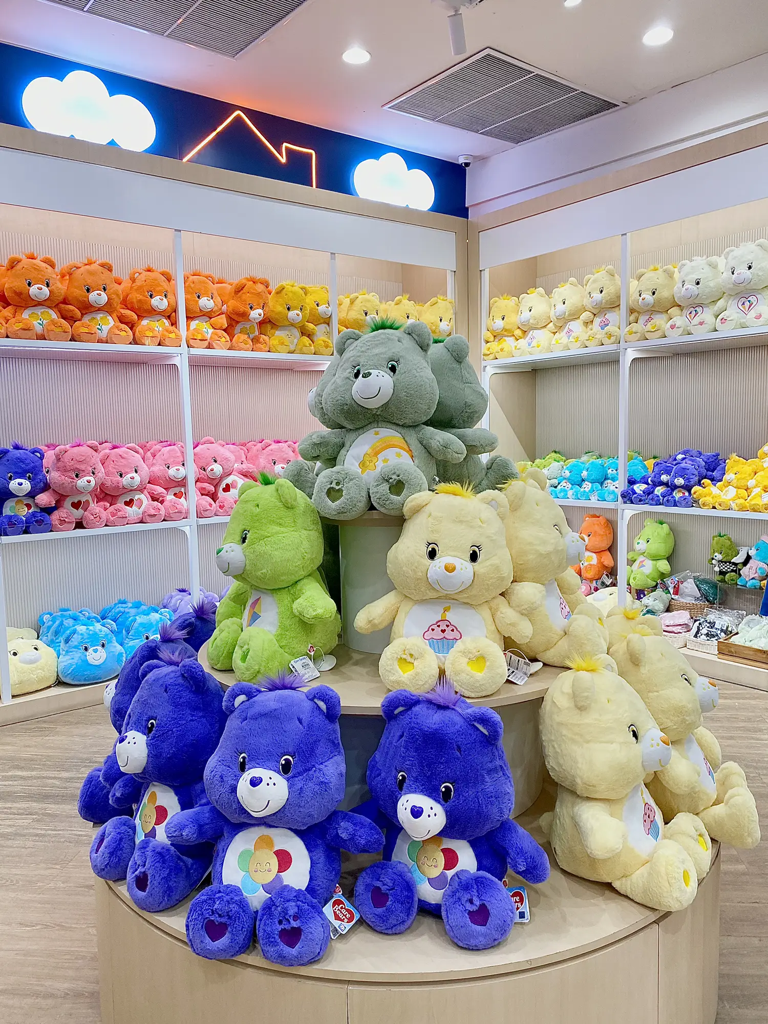 Carebear แบบจัดเต็มที่ at first MBK พร้อมตู้ถ่ายรูปสติ๊กเกอร์📸 ...