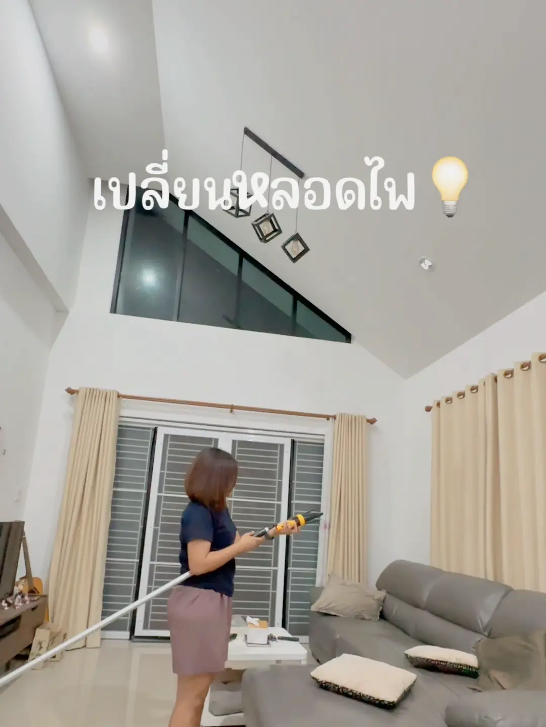 วิธีเปลี่ยนหลอดไฟแบบง่ายๆ | วิดีโอที่เผยแพร่โดย เวย์อยู่แต่บ้าน | Lemon8
