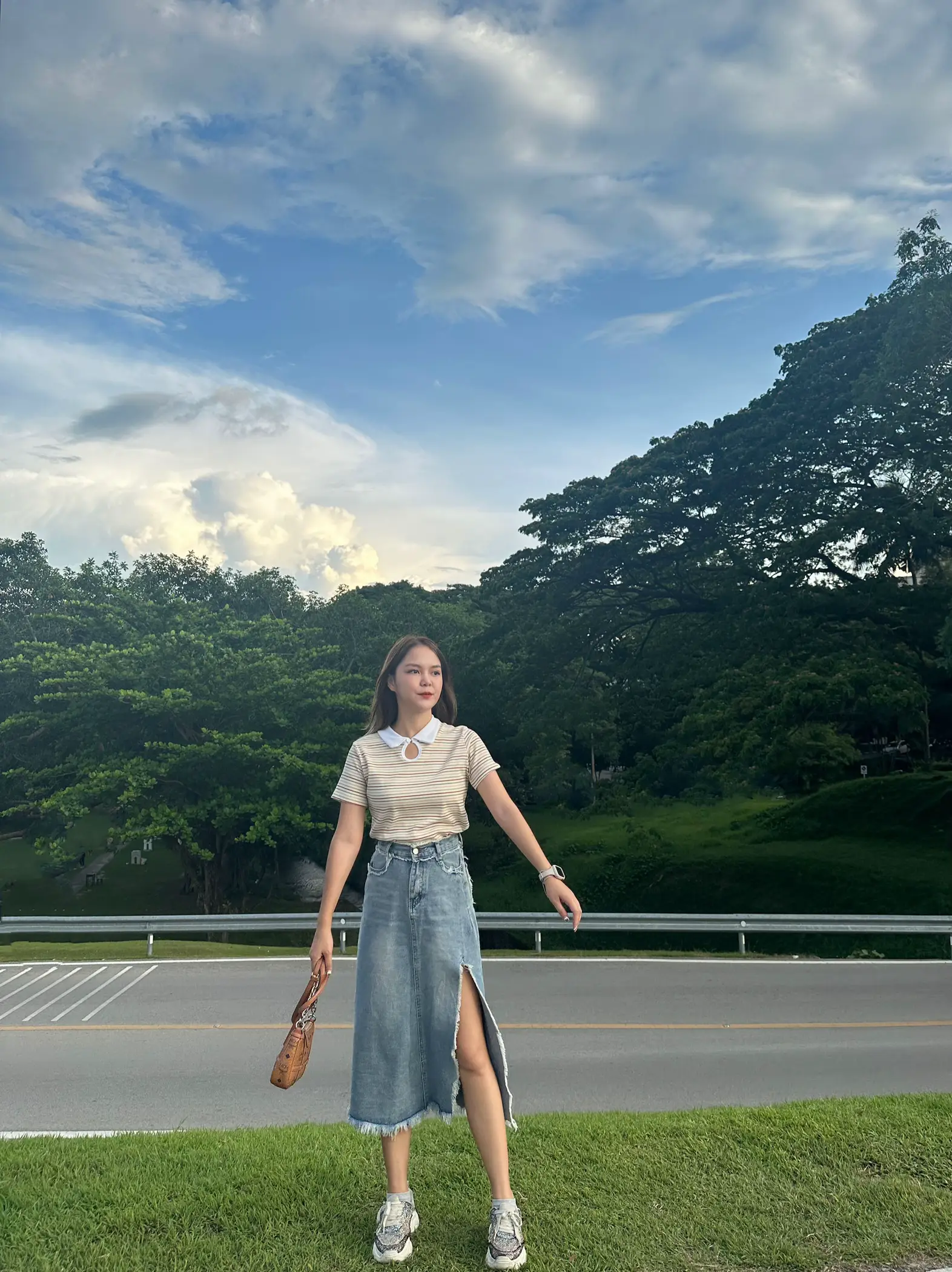 OOTD Look, small girl 150 and long denim skirt survive