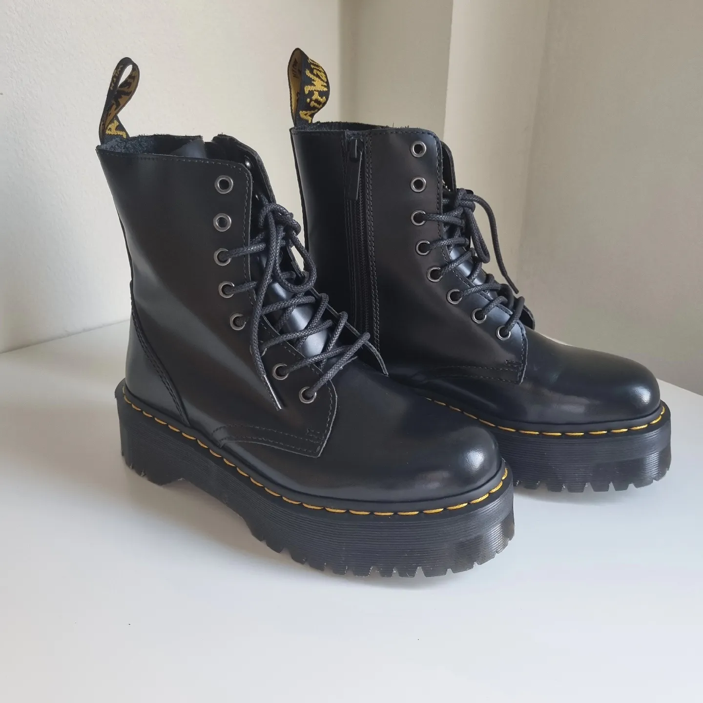 Second hand dr martens size clearance 6