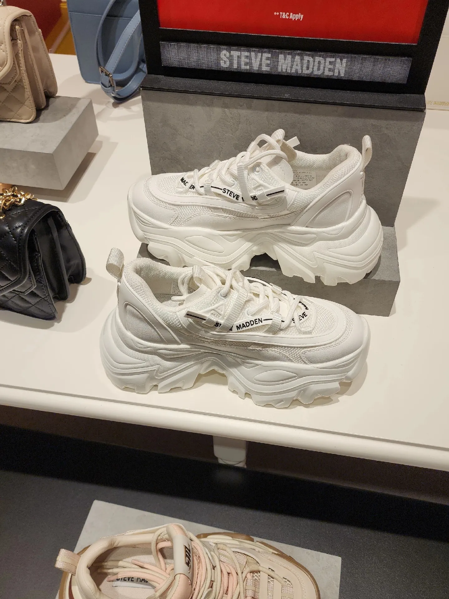 Steve madden outlet balenciaga triple s