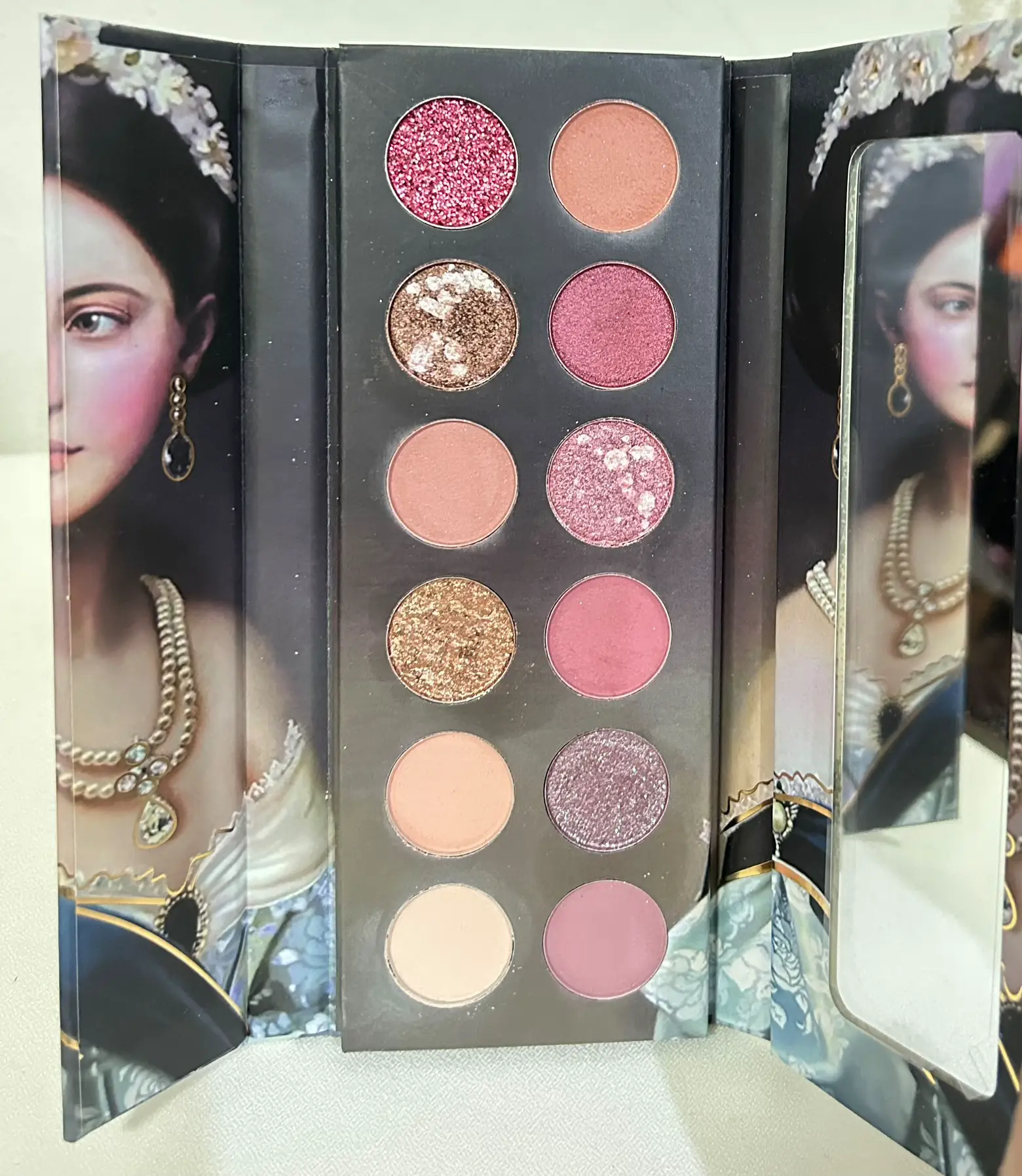 Art Silky Eyeshadow Palette HOJOสีสวย🫶ราคาหลักสิบ แกลเลอรีที่โพสต์โดย