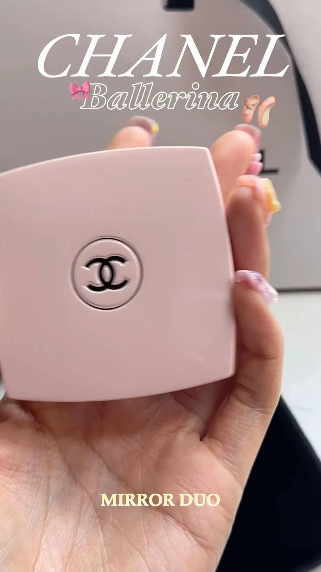 Chanel limited edition double pink color mirror, 名牌, 飾物及配件- Carousell