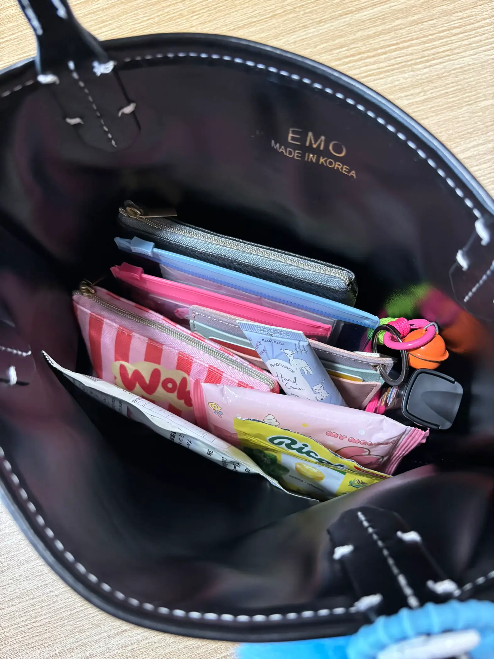 What In My Bag เวอร ช นพอเพ ยง แกลเลอร ท โพสต โดย Thanyapat S