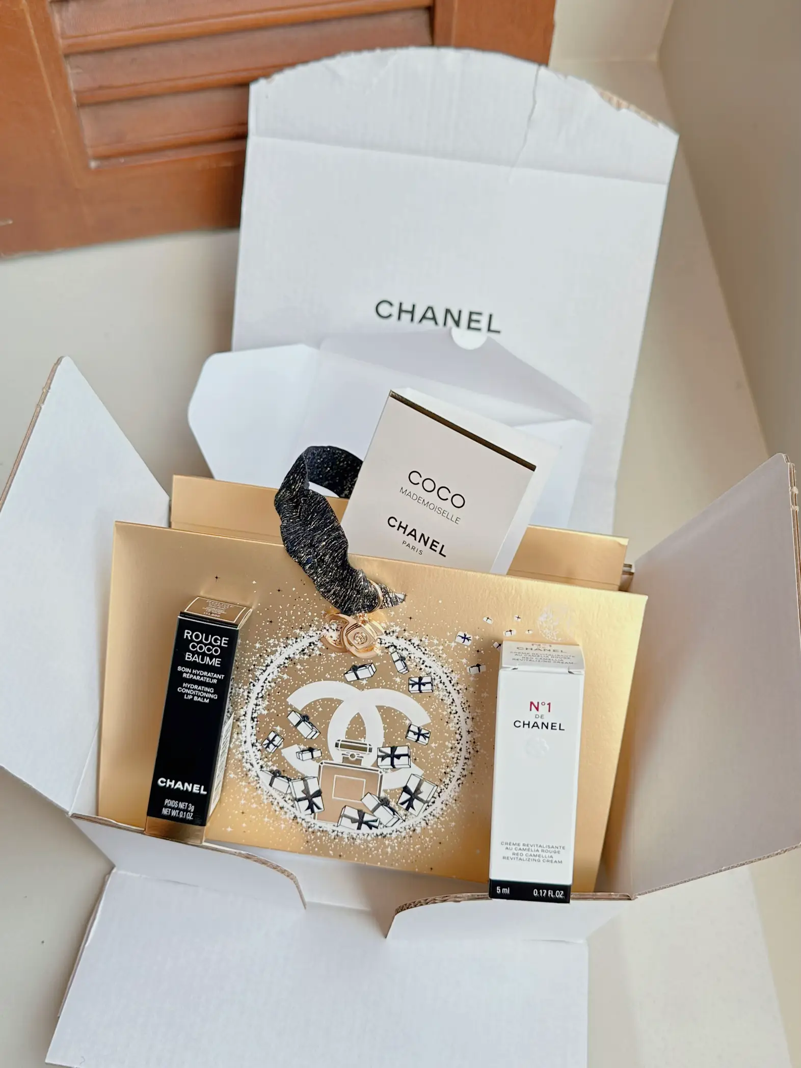 UNBOX CHANEL GIFTシャネルギフトパッケージを購入する非常にかわいい