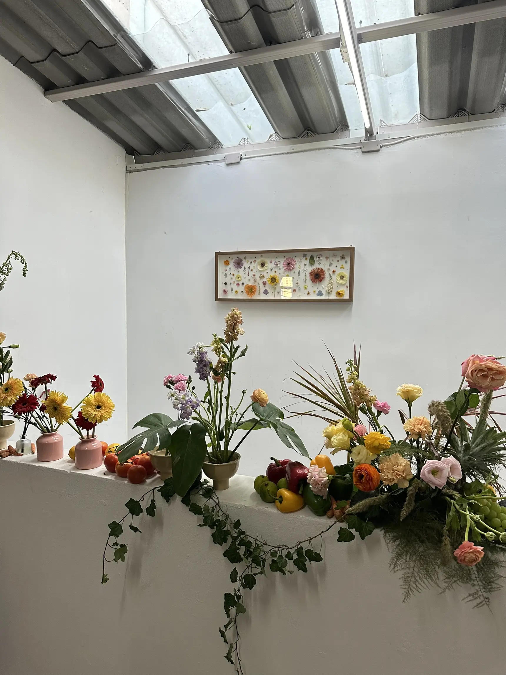 Cafe hopping💐 Flower in hand by P แกลเลอรีที่โพสต์โดย flintstone 𝜗𝜚