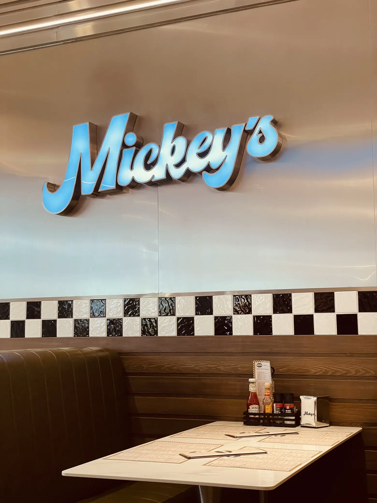 Mickey’s Diner BKK ข้าวผัดอเมริกันทีเด็ด! | แกลเลอรีที่โพสต์โดย 𝓜 | Lemon8