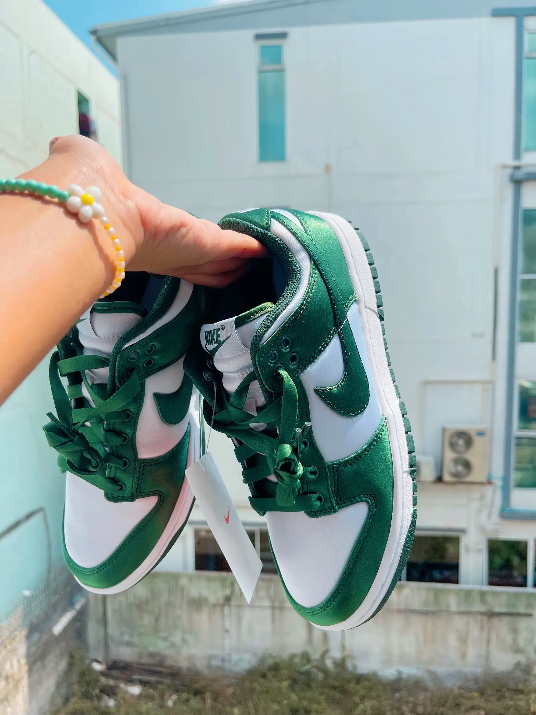 Unboxing Nike Dunk Low Ess SNKR Green Satin | Gallery posted by