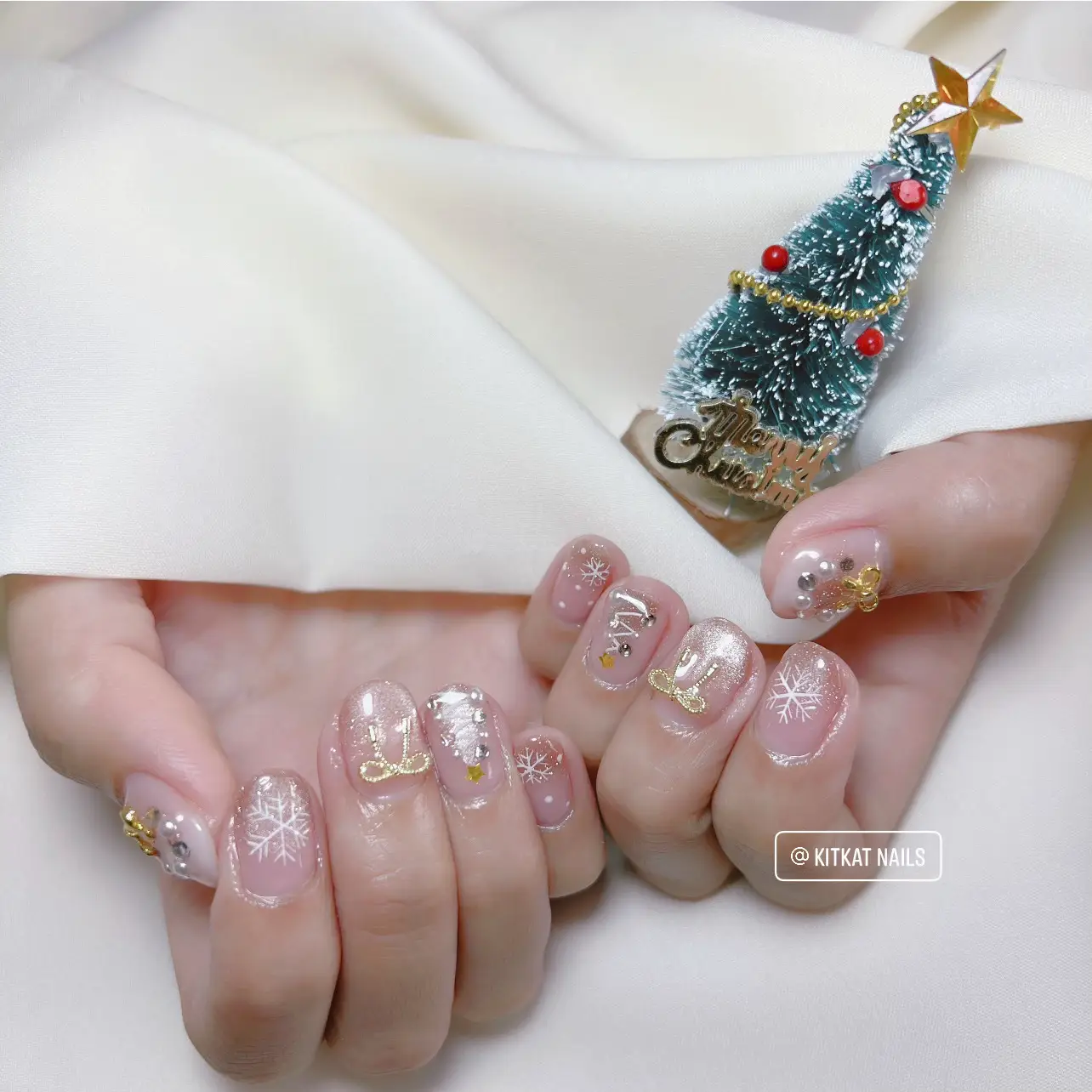 Christmas Nails แกลเลอรีที่โพสต์โดย KitKat Nails Lemon8