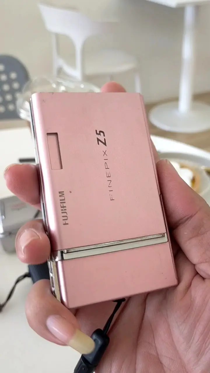 美品　FUJIFILM FINEPIX Z5 ピンク 6.3メガピクセル 美品 FUJIFILM FINEPIX Z5 ピンク 6.3メガピクセル FUJIFILM デジタル