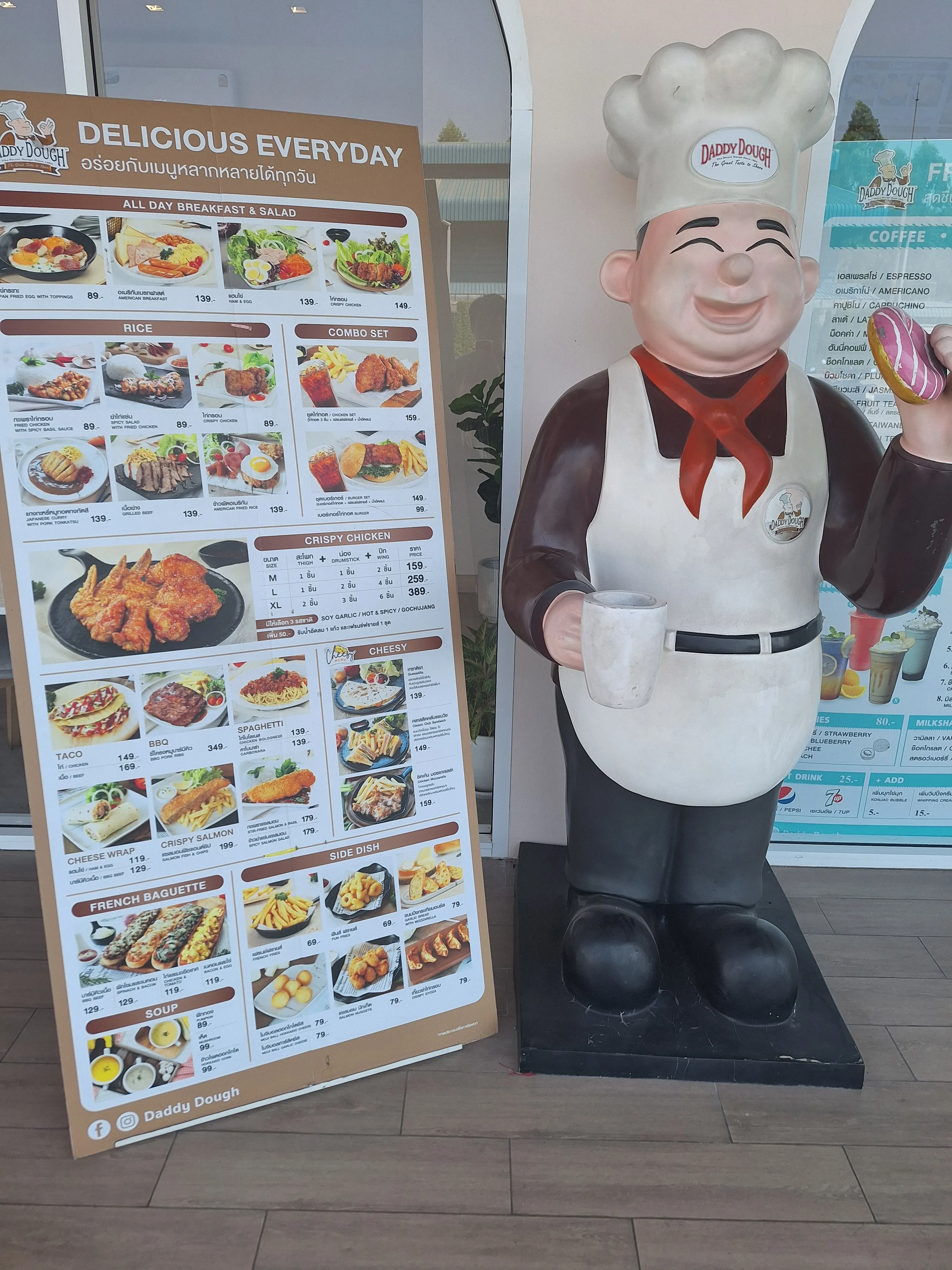 กำเงิน😍มาซื้อขนม ที่ร้าน daddy dough โดนัท แกลเลอรีที่โพสต์โดย