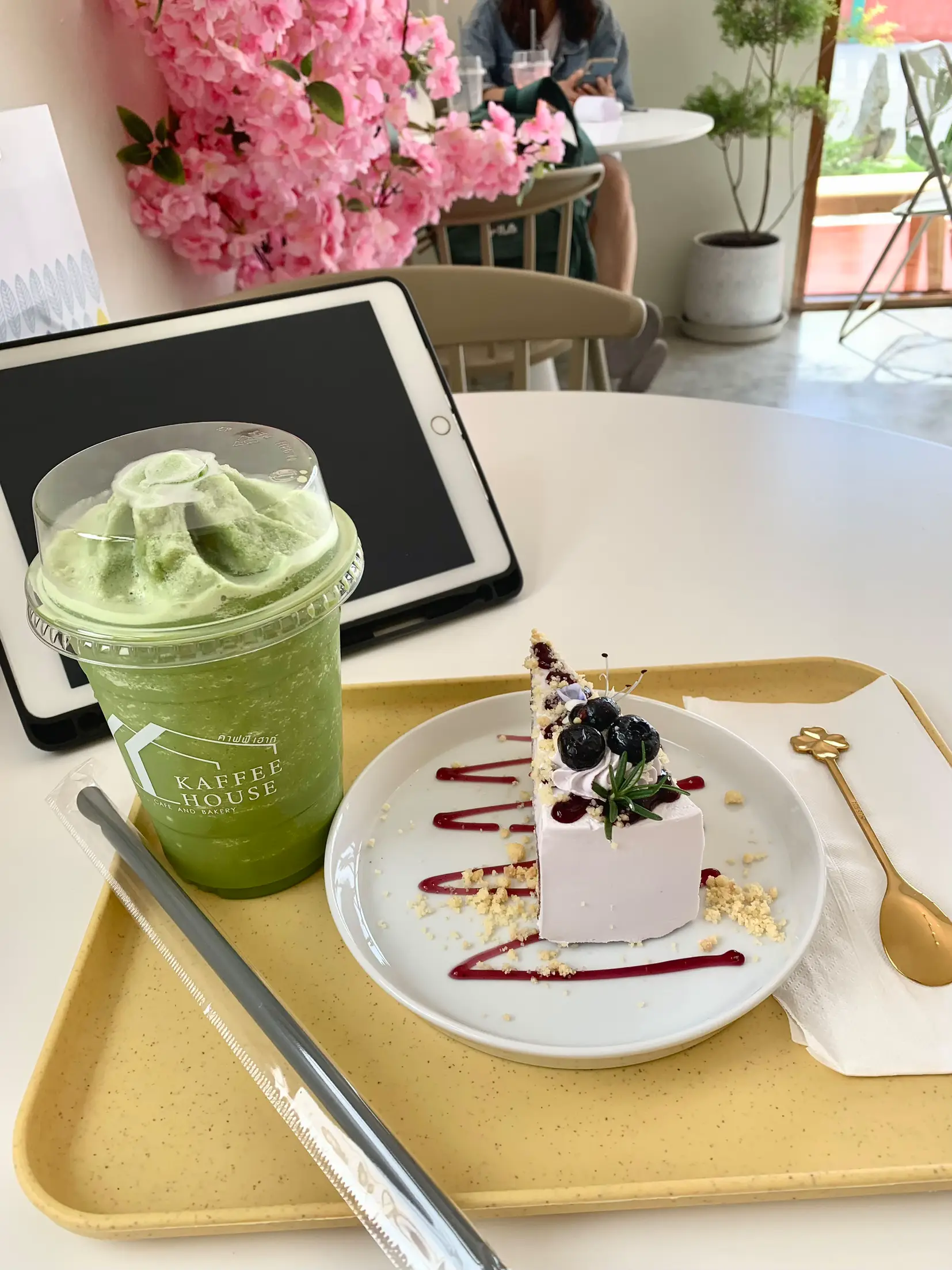 Kaffee house คาเฟ่เปิดใหม่บ่อวินหนองก้างปลา แกลเลอรีที่โพสต์โดย