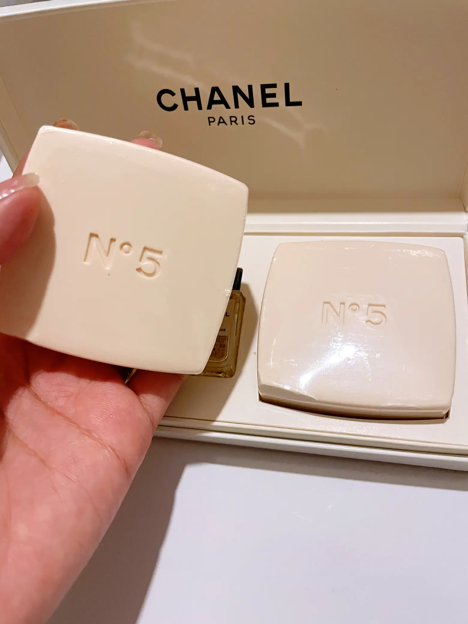 服をいい香りにする魔法の石鹸  CHANEL N°5 サヴォンとN°5オー