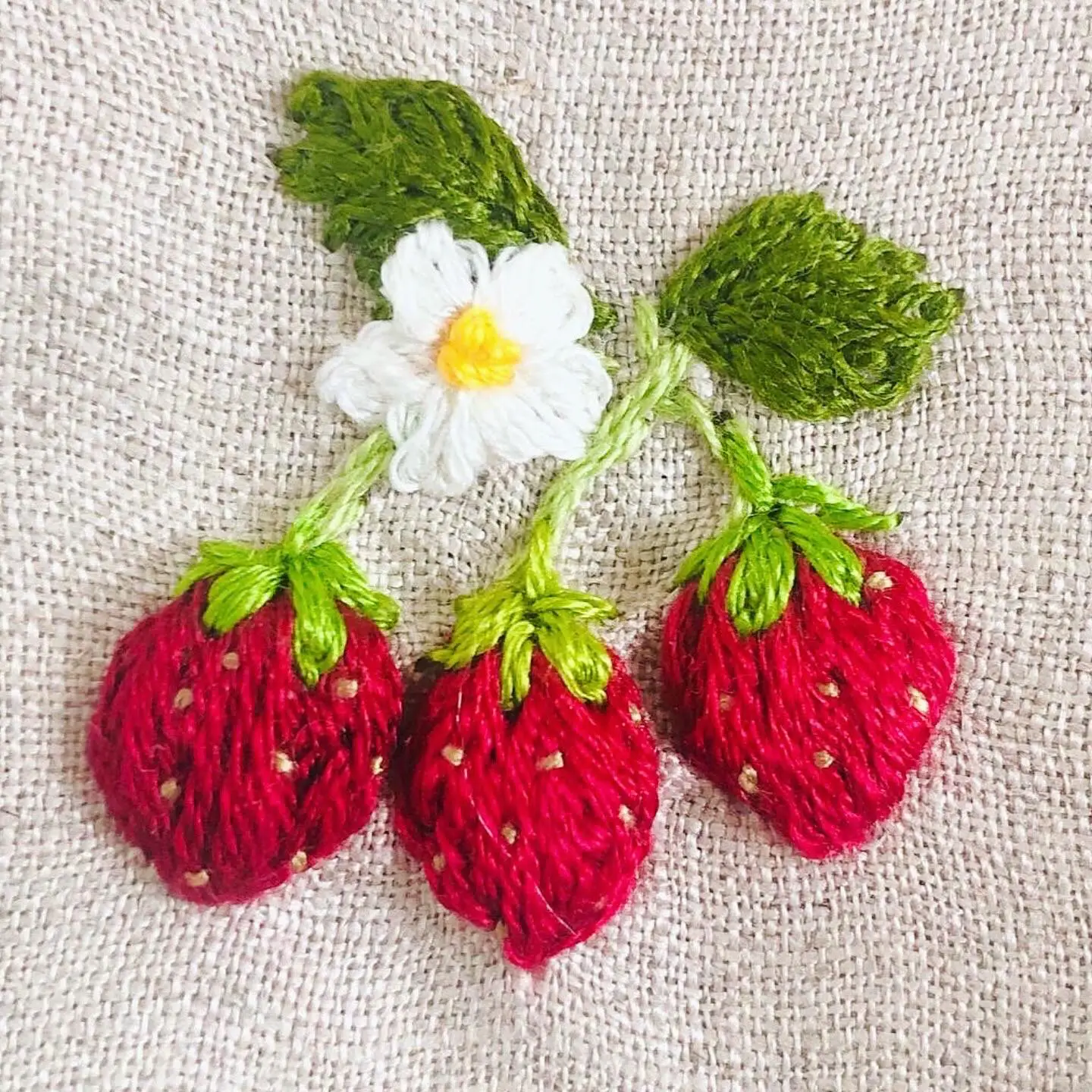 いちごの刺繍♪ 今が食べごろ！ | Risa_broderieが投稿したフォト